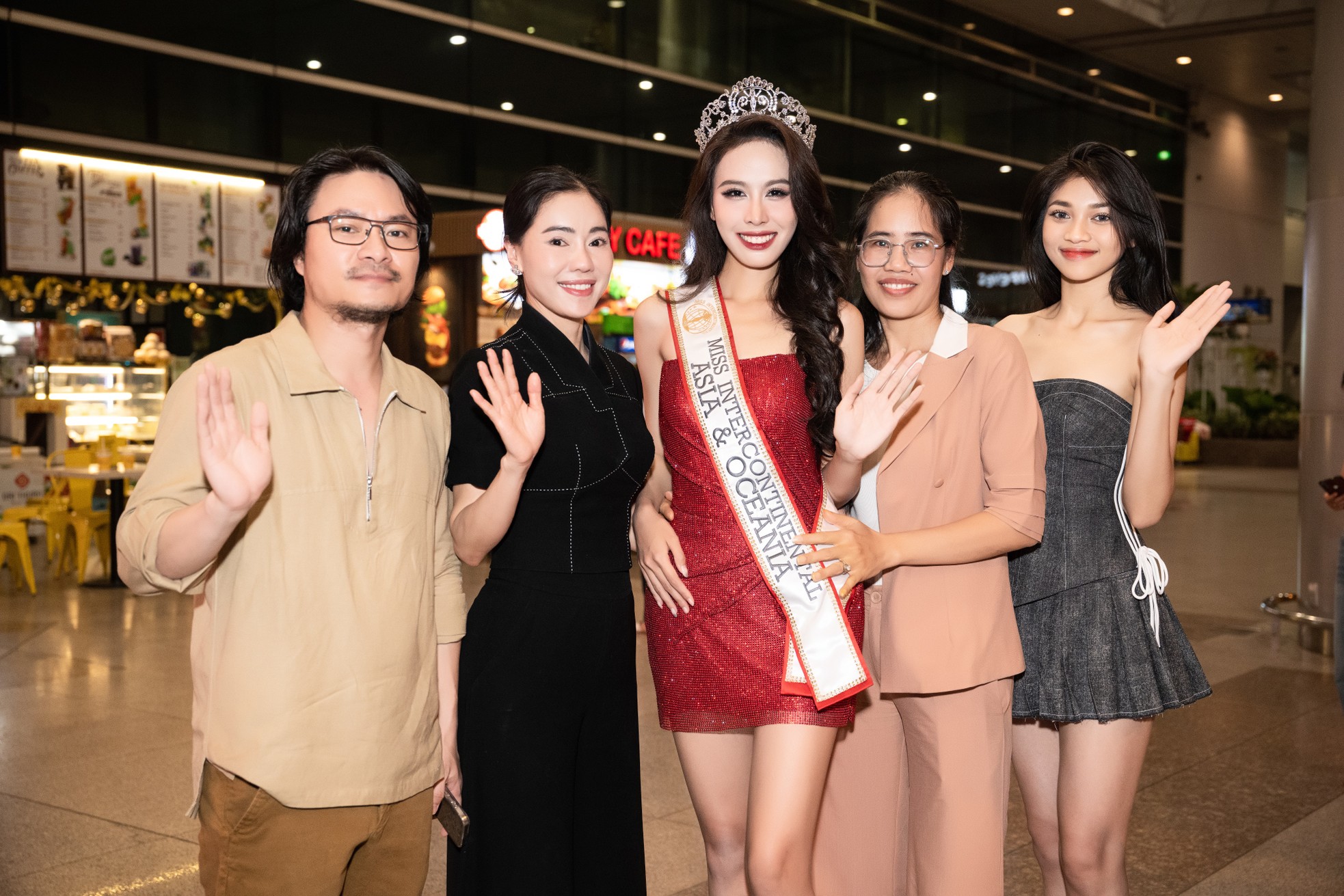 Ngọc Hằng về cùng vương miện Á hậu 2 Hoa hậu Liên lục địa ảnh 4