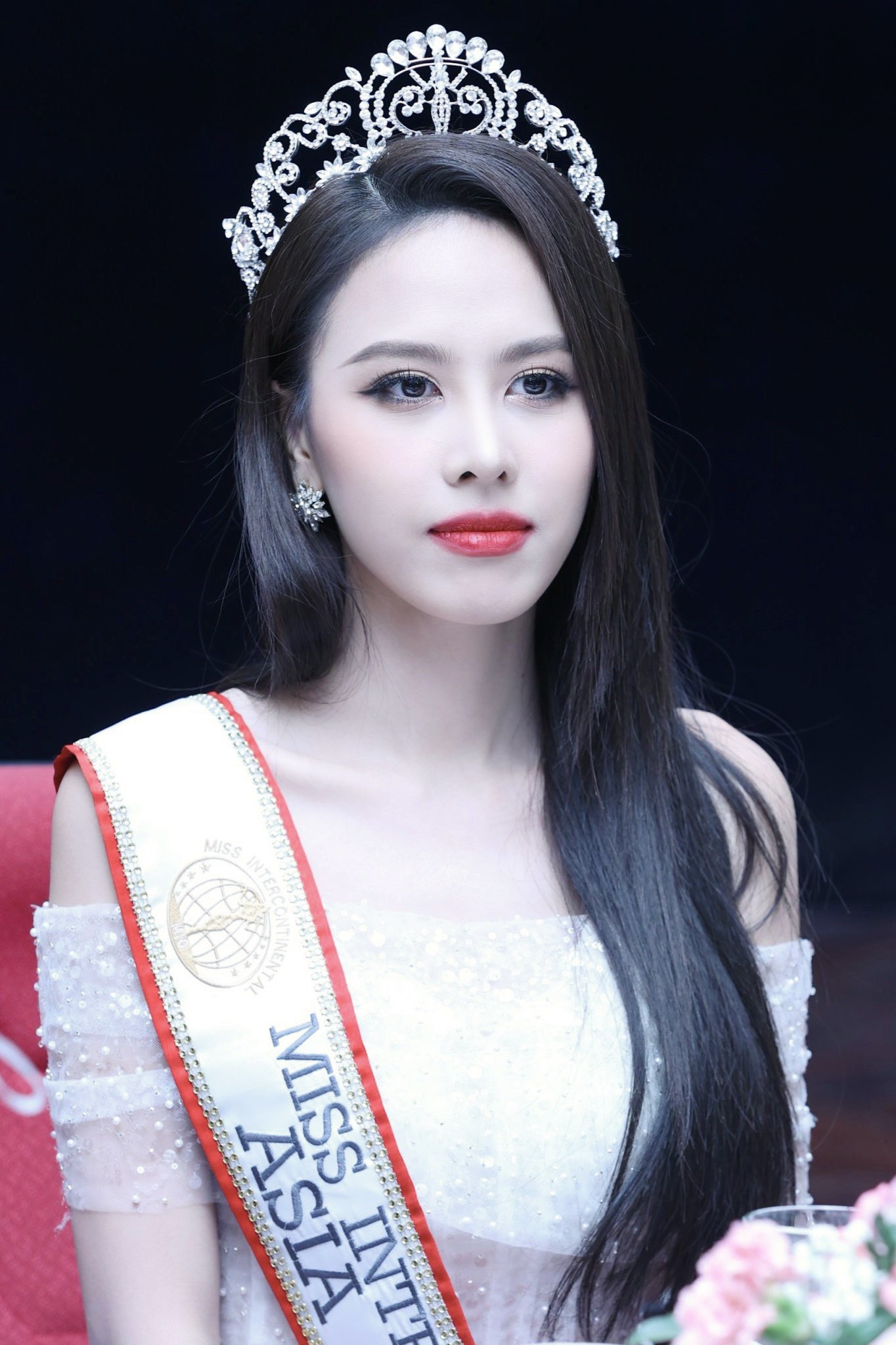 Á hậu Ngọc Hằng khoe giọng với bản hit của Văn Mai Hương ảnh 9