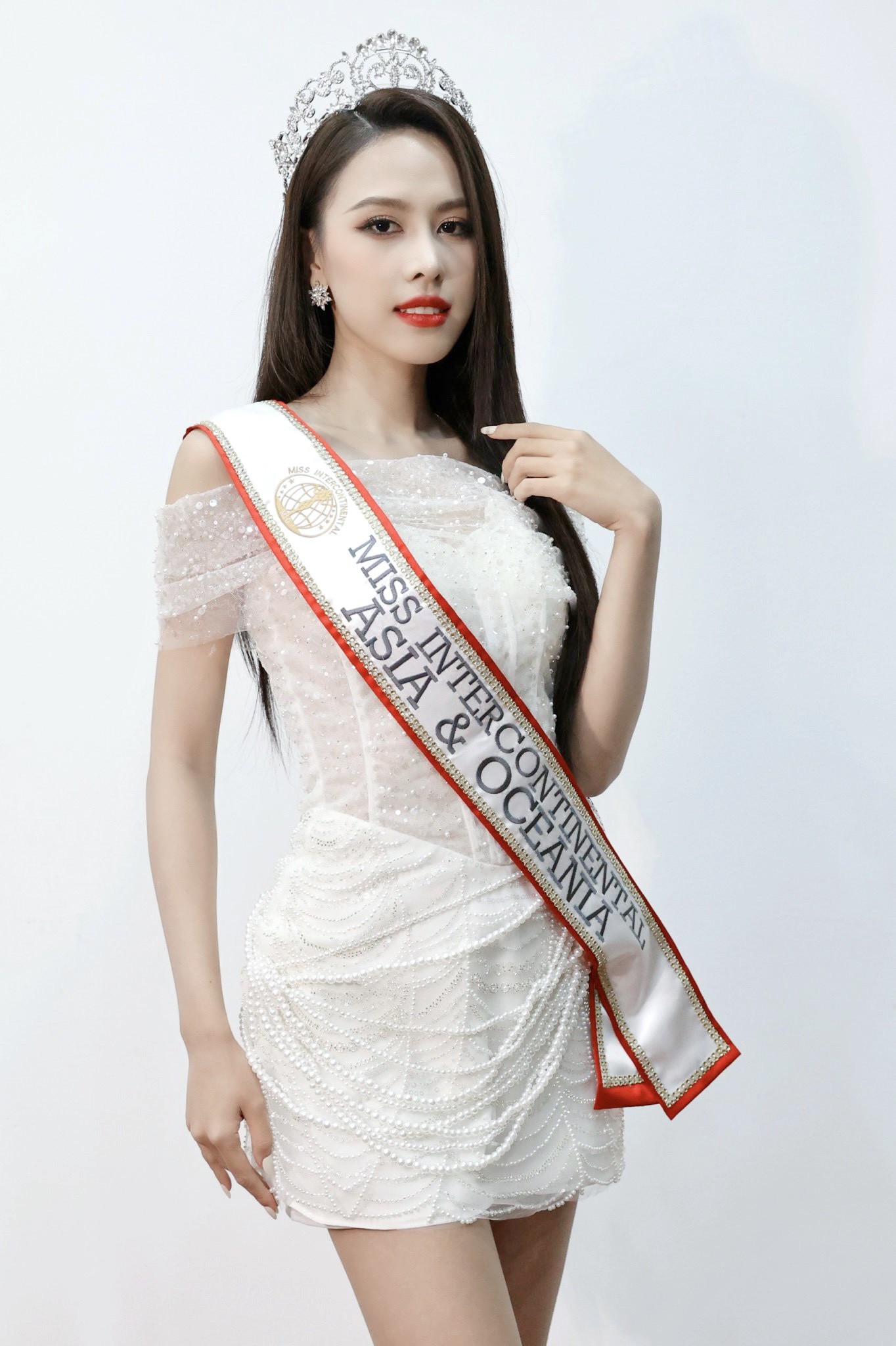 Á hậu Ngọc Hằng khoe giọng với bản hit của Văn Mai Hương ảnh 5