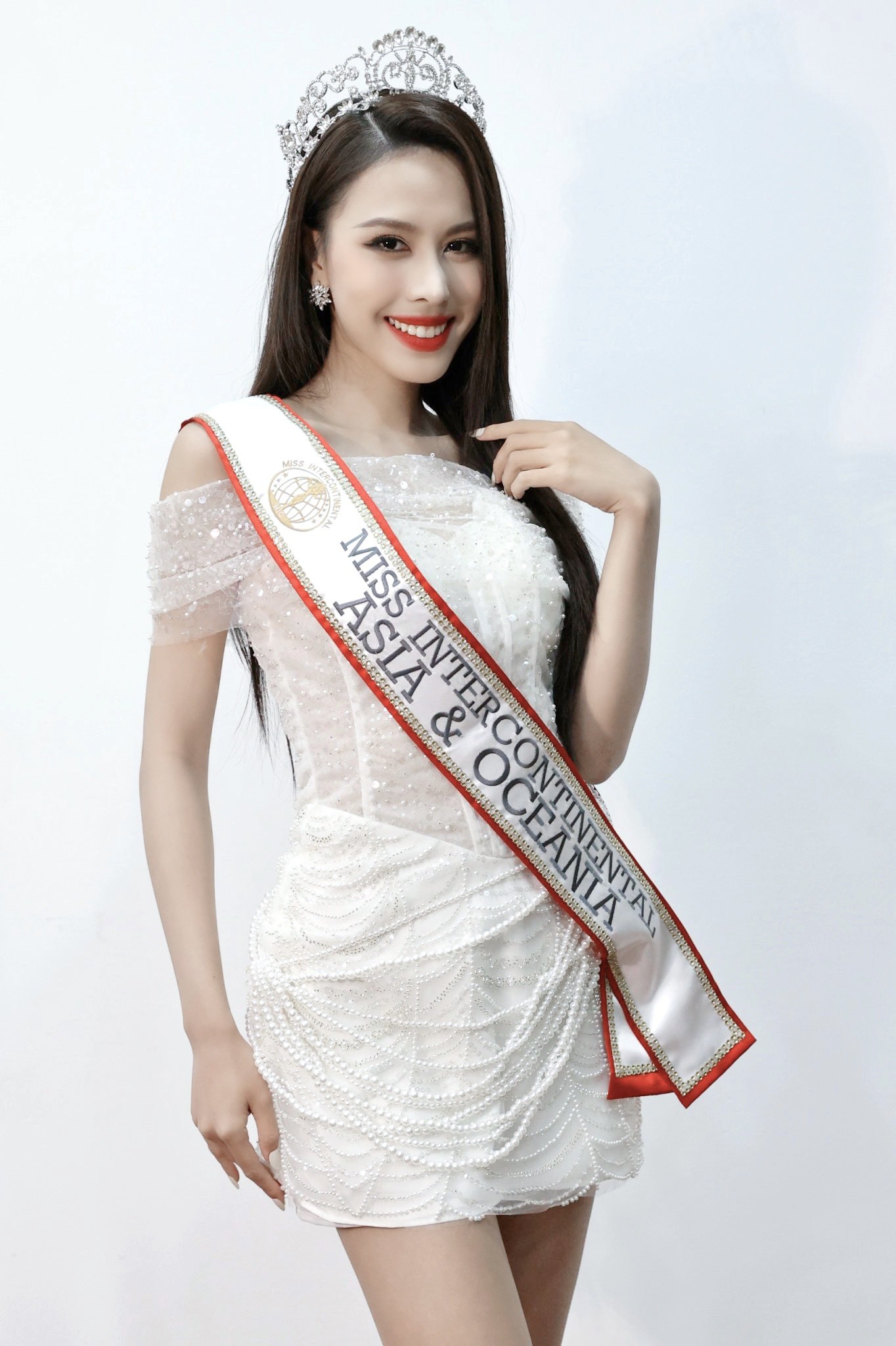 Á hậu Ngọc Hằng khoe giọng với bản hit của Văn Mai Hương ảnh 6