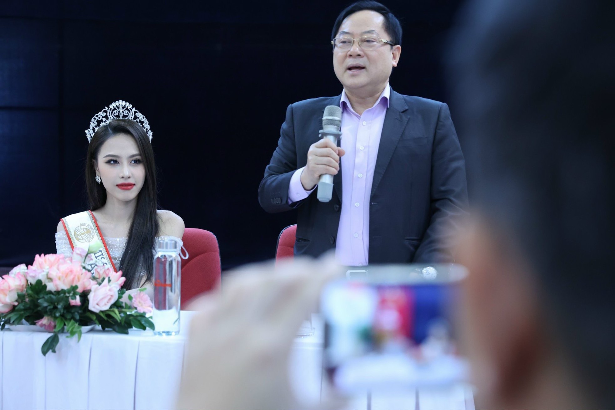 Á hậu Ngọc Hằng khoe giọng với bản hit của Văn Mai Hương ảnh 7
