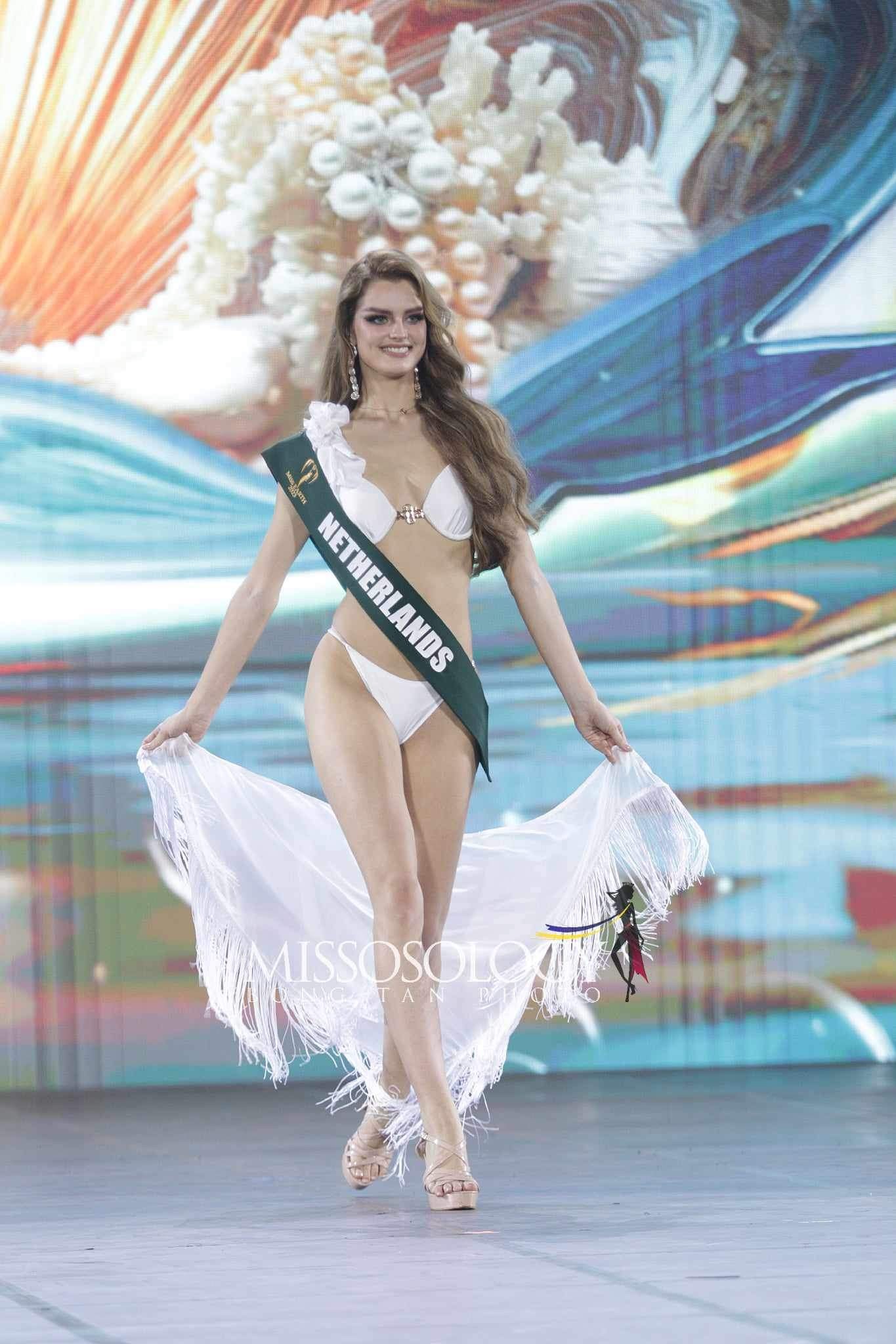 Thí sinh Hoa hậu Trái Đất nóng bỏng với bikini trong đêm chung kết ở Việt Nam ảnh 16