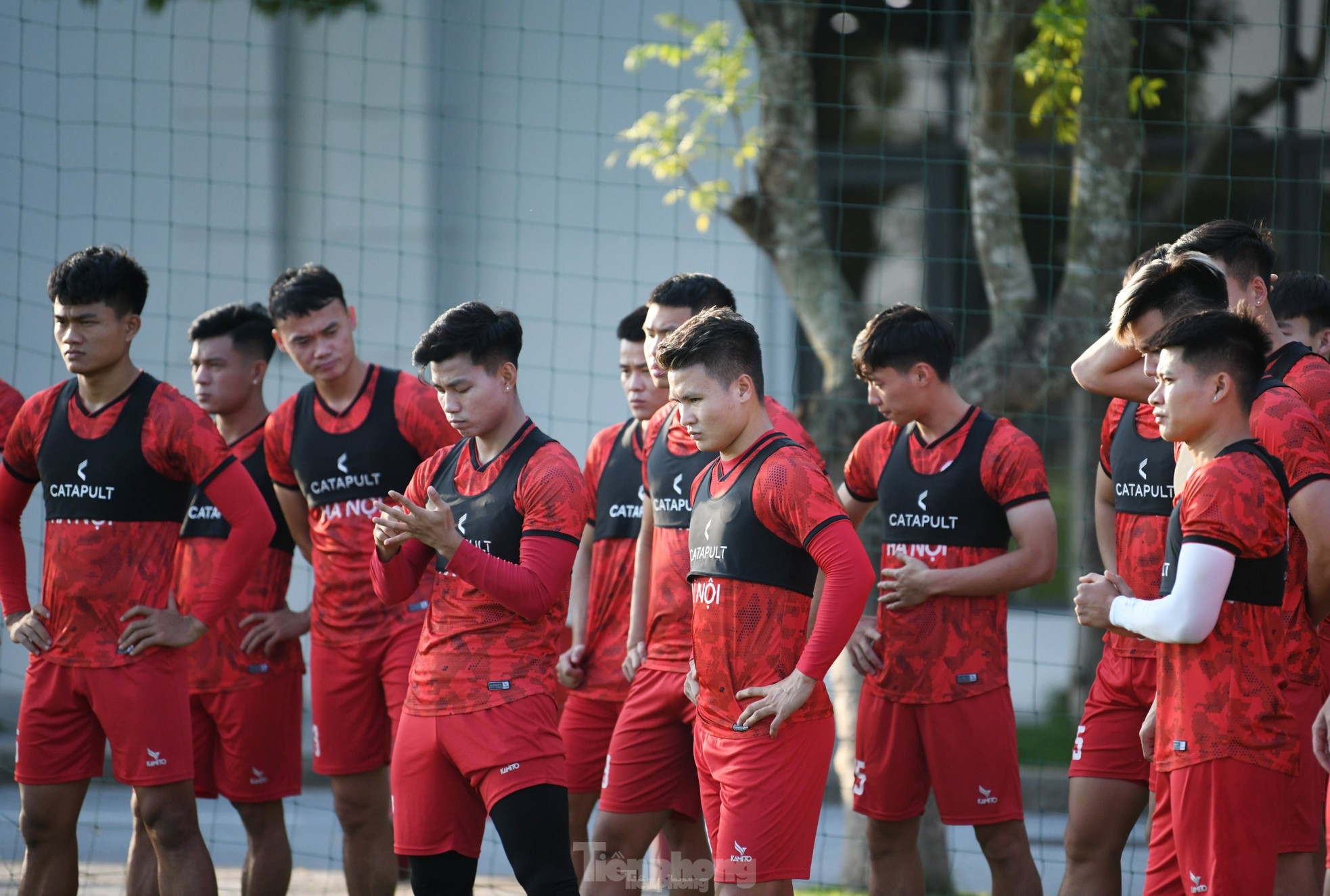 'Đột nhập' sân tập xem Quang Hải, Filip Nguyễn và dàn sao CLB CAHN tập luyện, ‘săn’ Siêu cúp ảnh 2