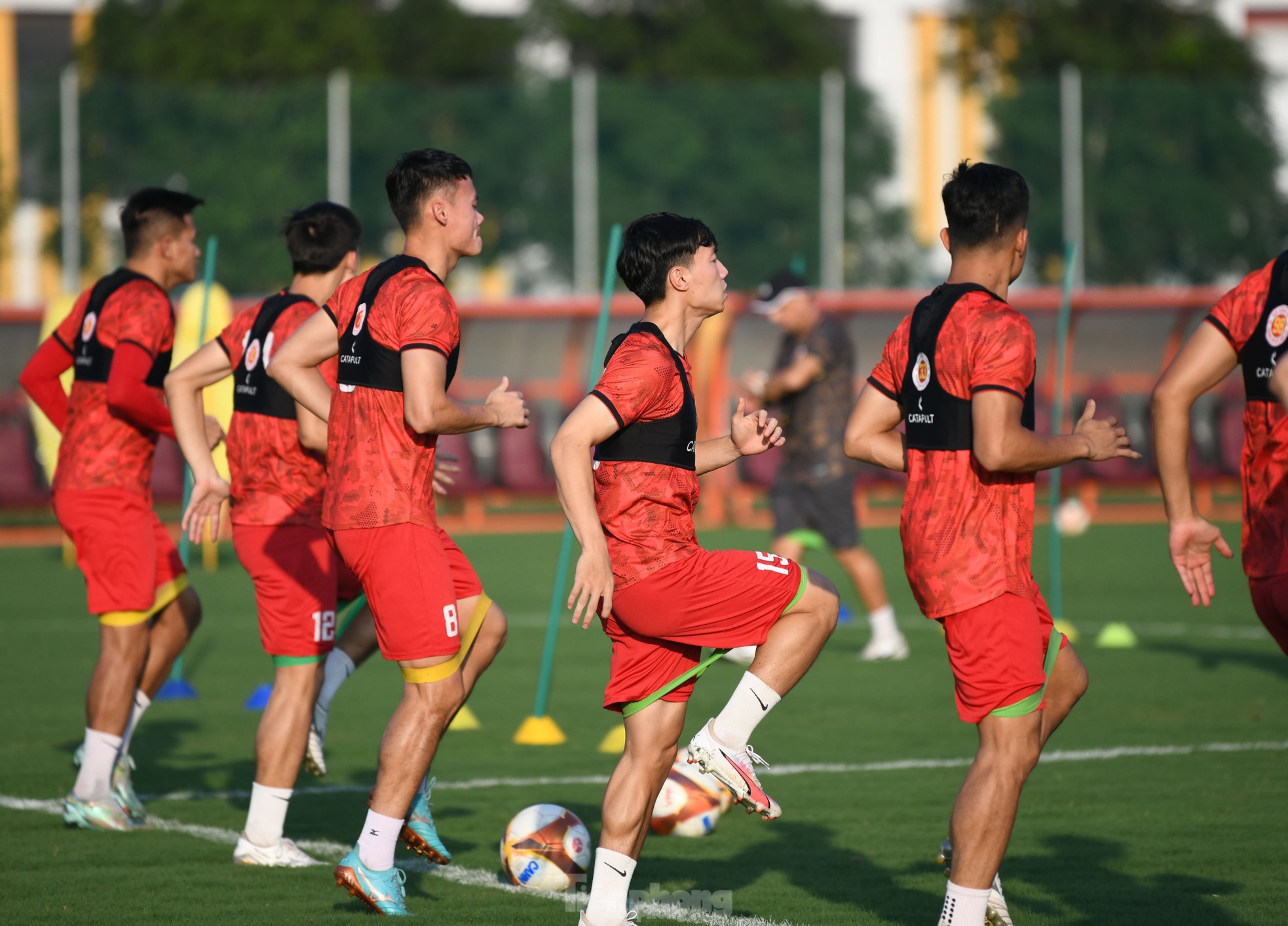'Đột nhập' sân tập xem Quang Hải, Filip Nguyễn và dàn sao CLB CAHN tập luyện, ‘săn’ Siêu cúp ảnh 14
