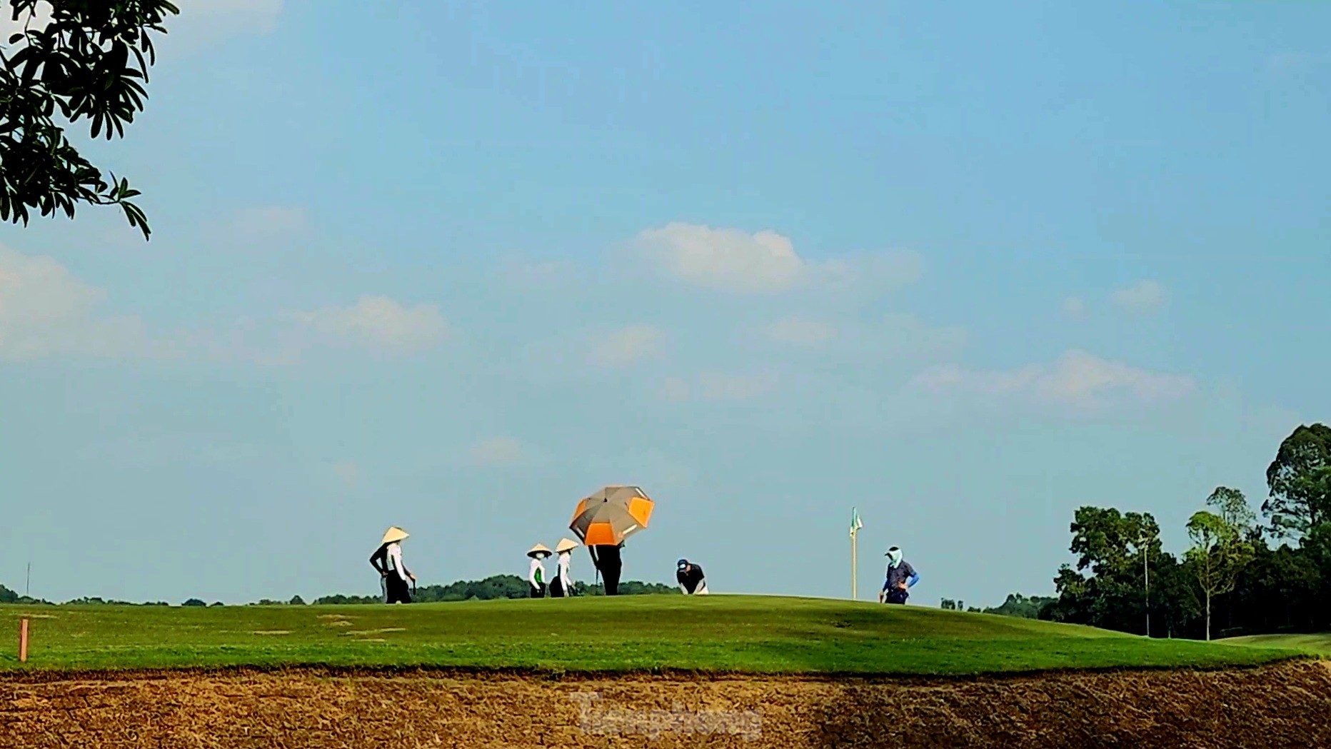 Khung cảnh mùa thu đẹp đến nao lòng của sân Kings Course trong mùa thứ 7 Tiền Phong Golf Championship 2023 ảnh 9