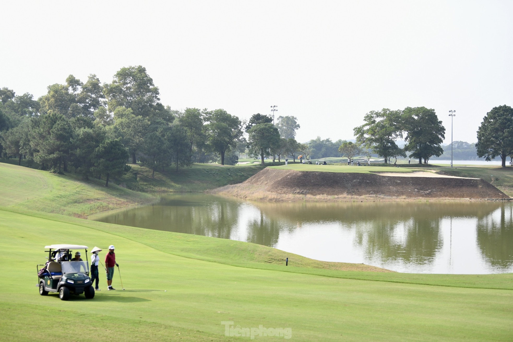 Khung cảnh mùa thu đẹp đến nao lòng của sân Kings Course trong mùa thứ 7 Tiền Phong Golf Championship 2023 ảnh 2