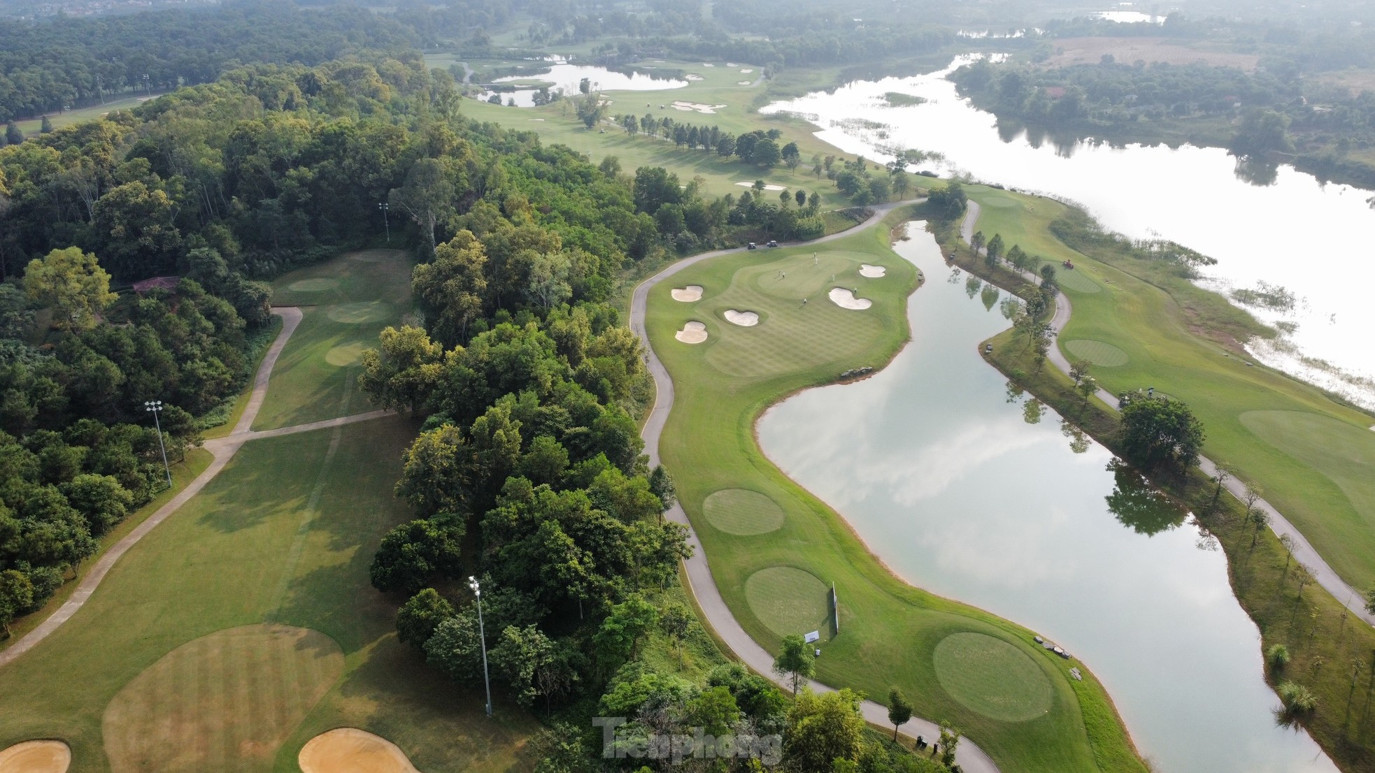 Khung cảnh mùa thu đẹp đến nao lòng của sân Kings Course trong mùa thứ 7 Tiền Phong Golf Championship 2023 ảnh 11
