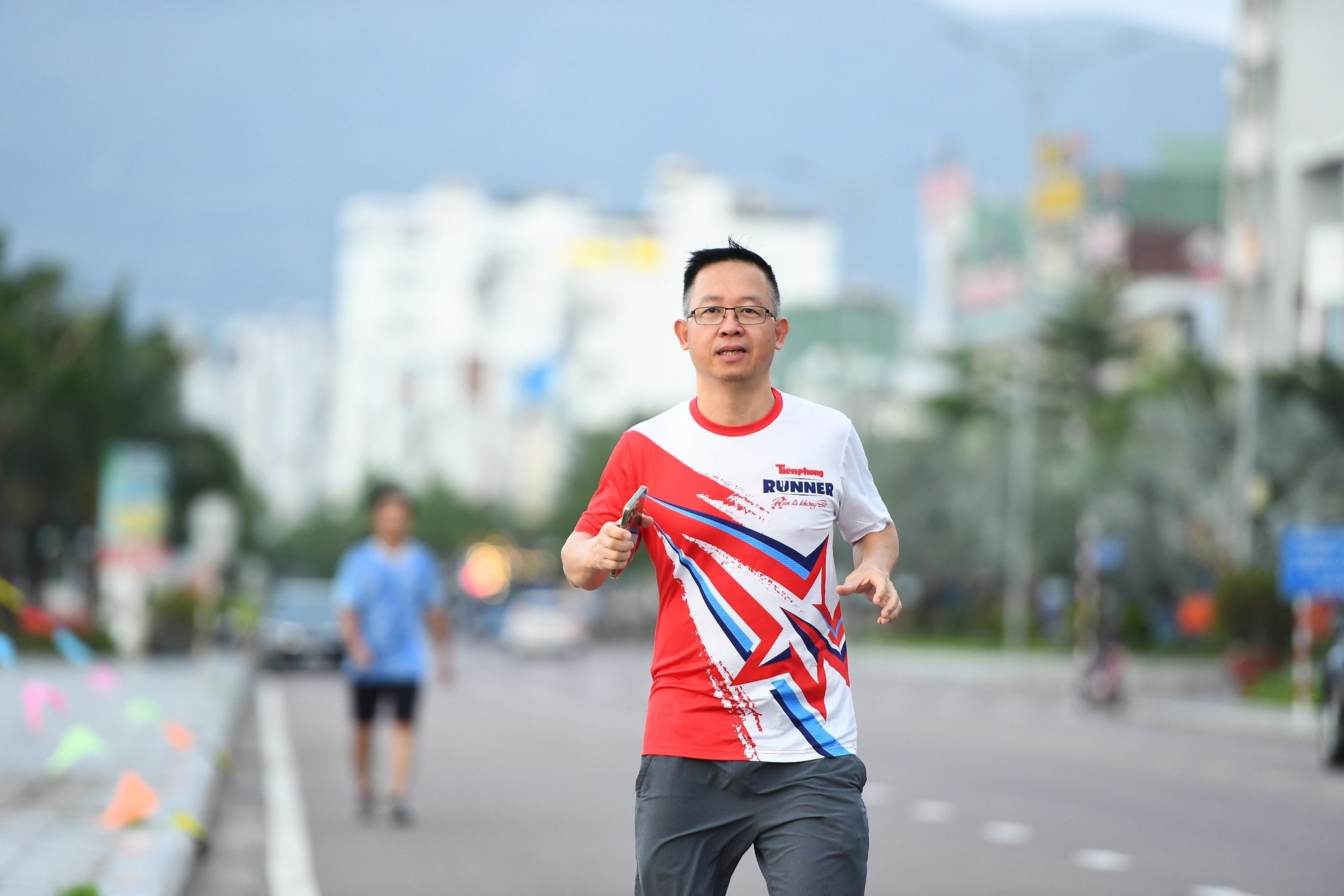 Gần 100 Tiền Phong Runner chinh phục cung đường biển Quy Nhơn, chào mừng 70 năm báo Tiền Phong xuất bản số đầu tiên ảnh 19