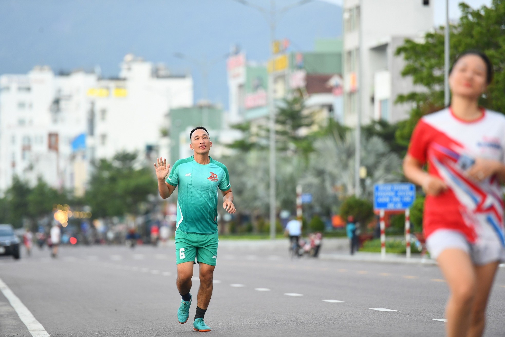 Gần 100 Tiền Phong Runner chinh phục cung đường biển Quy Nhơn, chào mừng 70 năm báo Tiền Phong xuất bản số đầu tiên ảnh 18