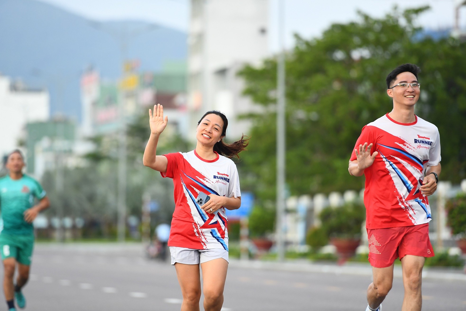 Gần 100 Tiền Phong Runner chinh phục cung đường biển Quy Nhơn, chào mừng 70 năm báo Tiền Phong xuất bản số đầu tiên ảnh 17