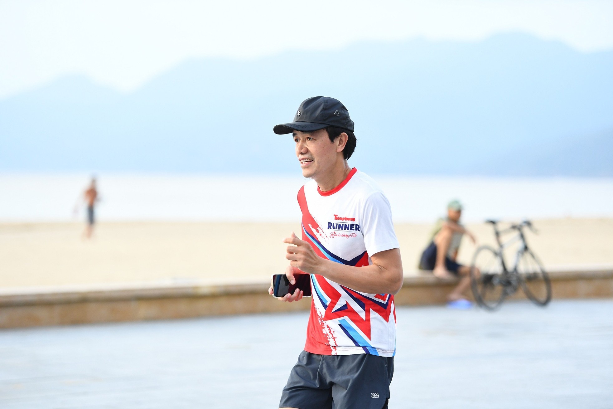 Gần 100 Tiền Phong Runner chinh phục cung đường biển Quy Nhơn, chào mừng 70 năm báo Tiền Phong xuất bản số đầu tiên ảnh 8