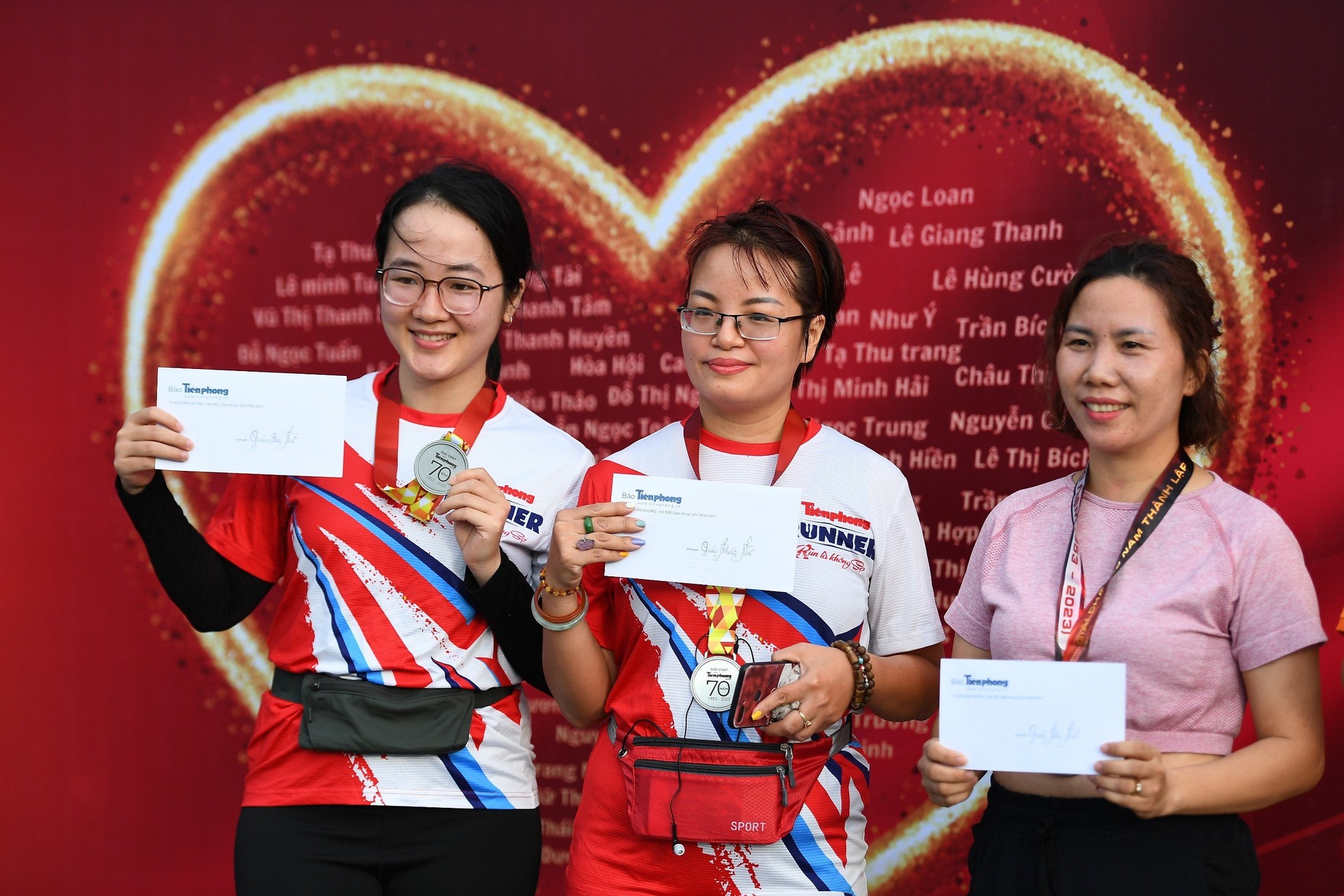 Gần 100 Tiền Phong Runner chinh phục cung đường biển Quy Nhơn, chào mừng 70 năm báo Tiền Phong xuất bản số đầu tiên ảnh 27