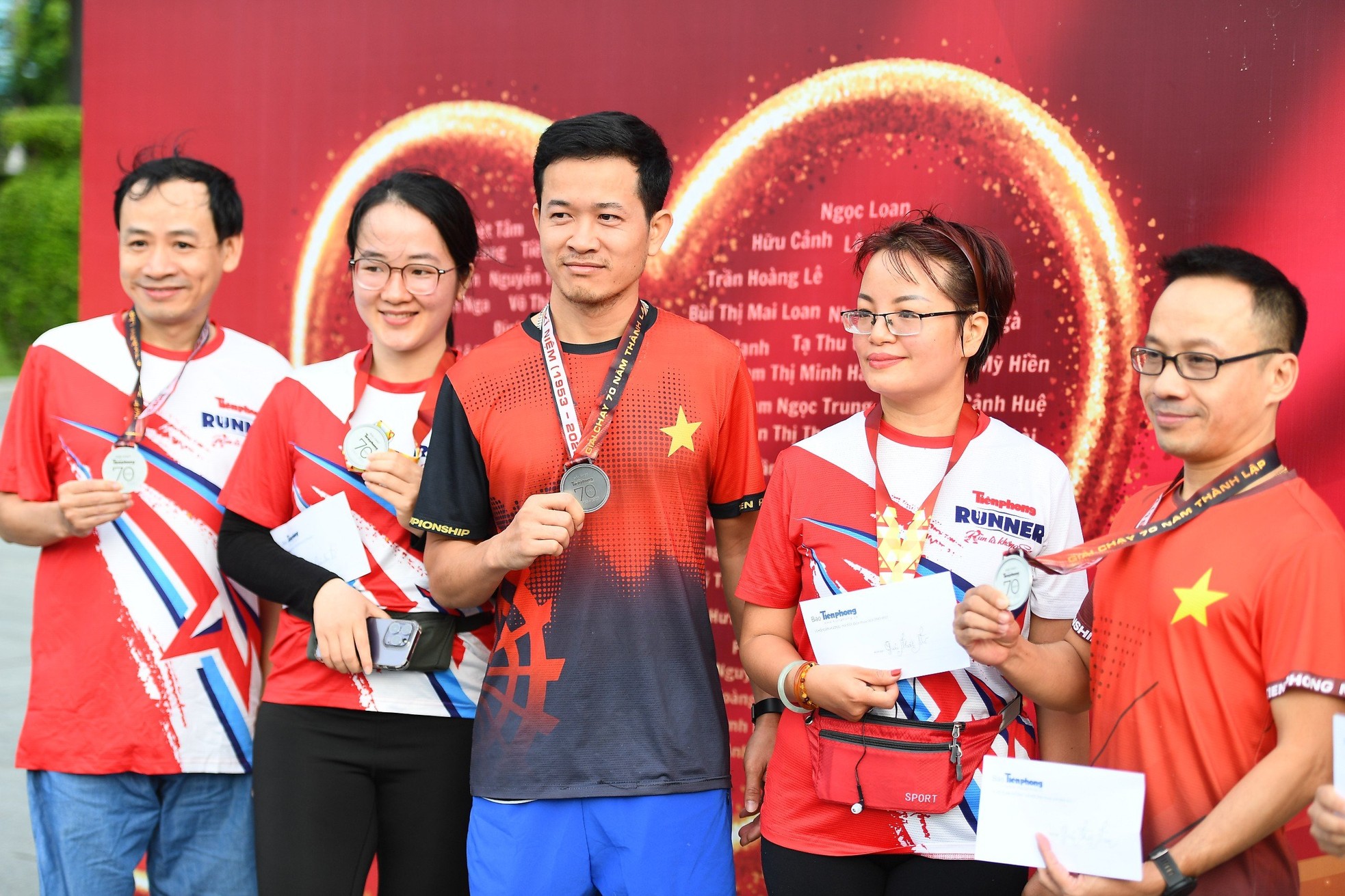 Gần 100 Tiền Phong Runner chinh phục cung đường biển Quy Nhơn, chào mừng 70 năm báo Tiền Phong xuất bản số đầu tiên ảnh 30