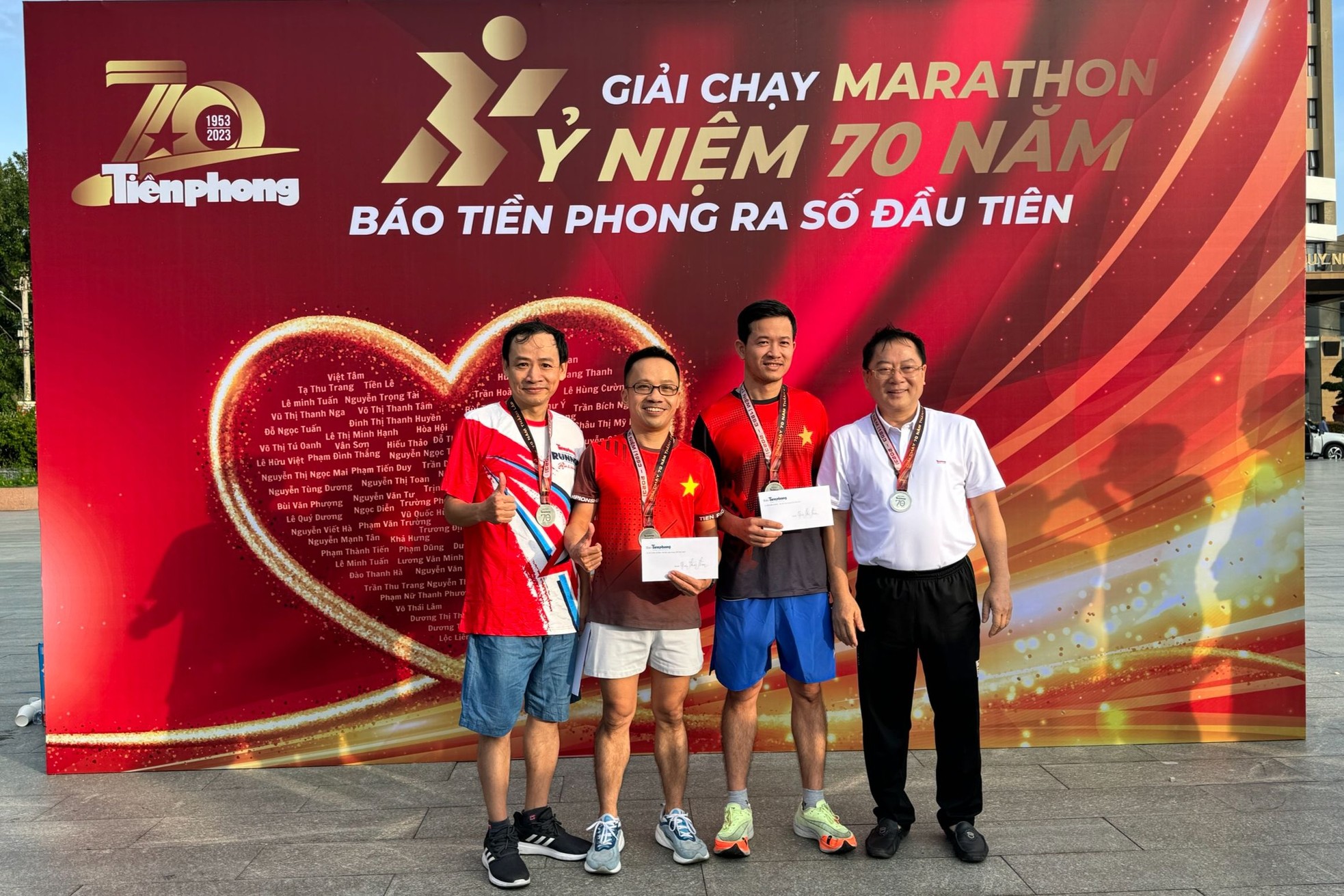 Gần 100 Tiền Phong Runner chinh phục cung đường biển Quy Nhơn, chào mừng 70 năm báo Tiền Phong xuất bản số đầu tiên ảnh 1