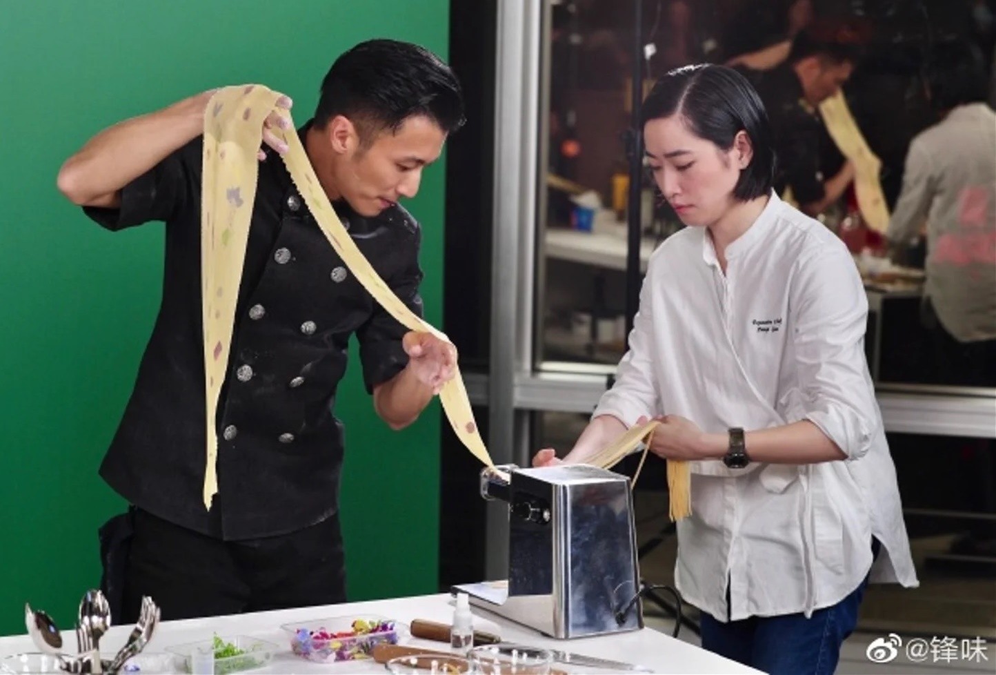 Nghề phụ hái ra tiền giúp các ngôi sao Trung Quốc thành triệu phú ảnh 3