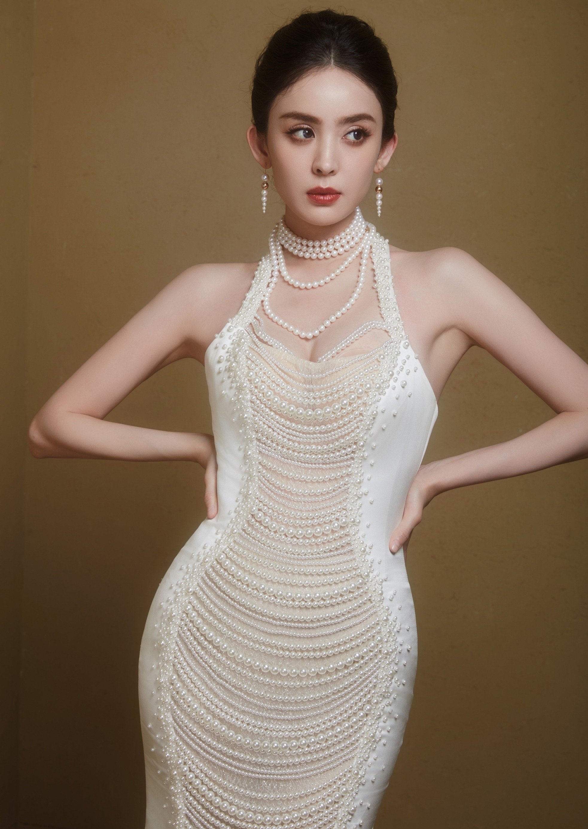 Cổ Lực Na Trát đẹp tới mức hàng chục nghìn người đòi cưới làm vợ ảnh 10