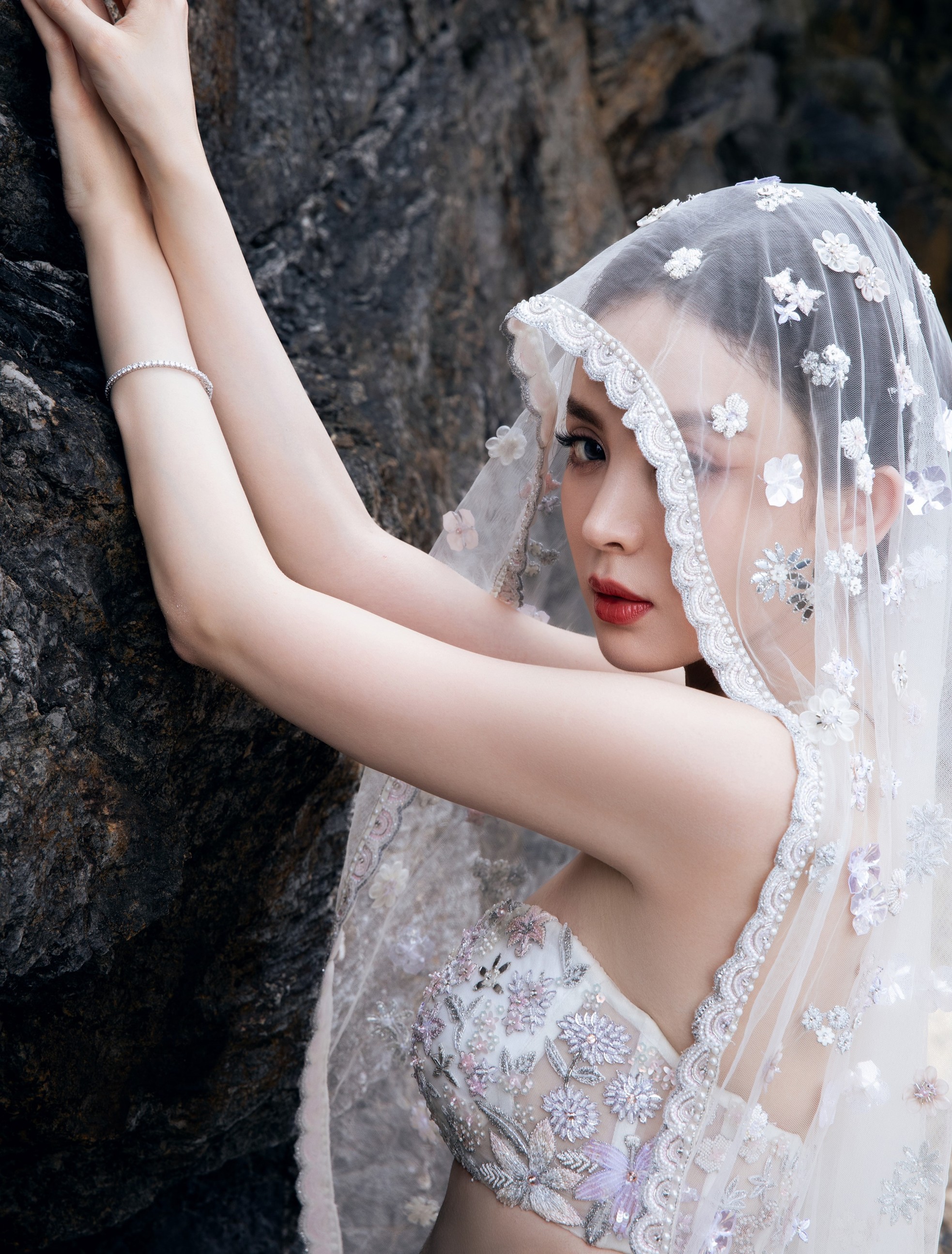 Cổ Lực Na Trát đẹp tới mức hàng chục nghìn người đòi cưới làm vợ ảnh 6