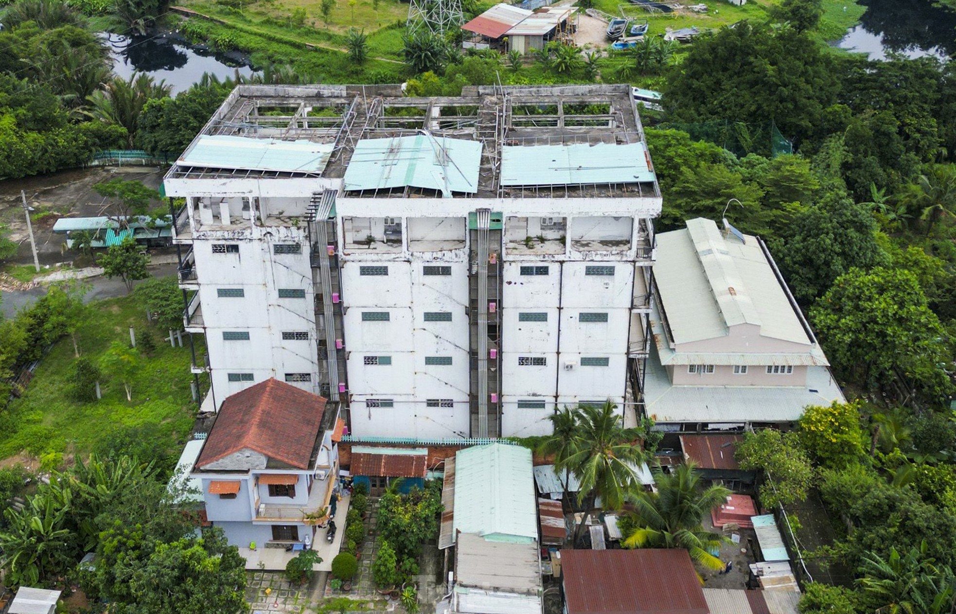 Cảnh hoang tàn bên trong các khu chung cư mini sai phạm ở TPHCM ảnh 13