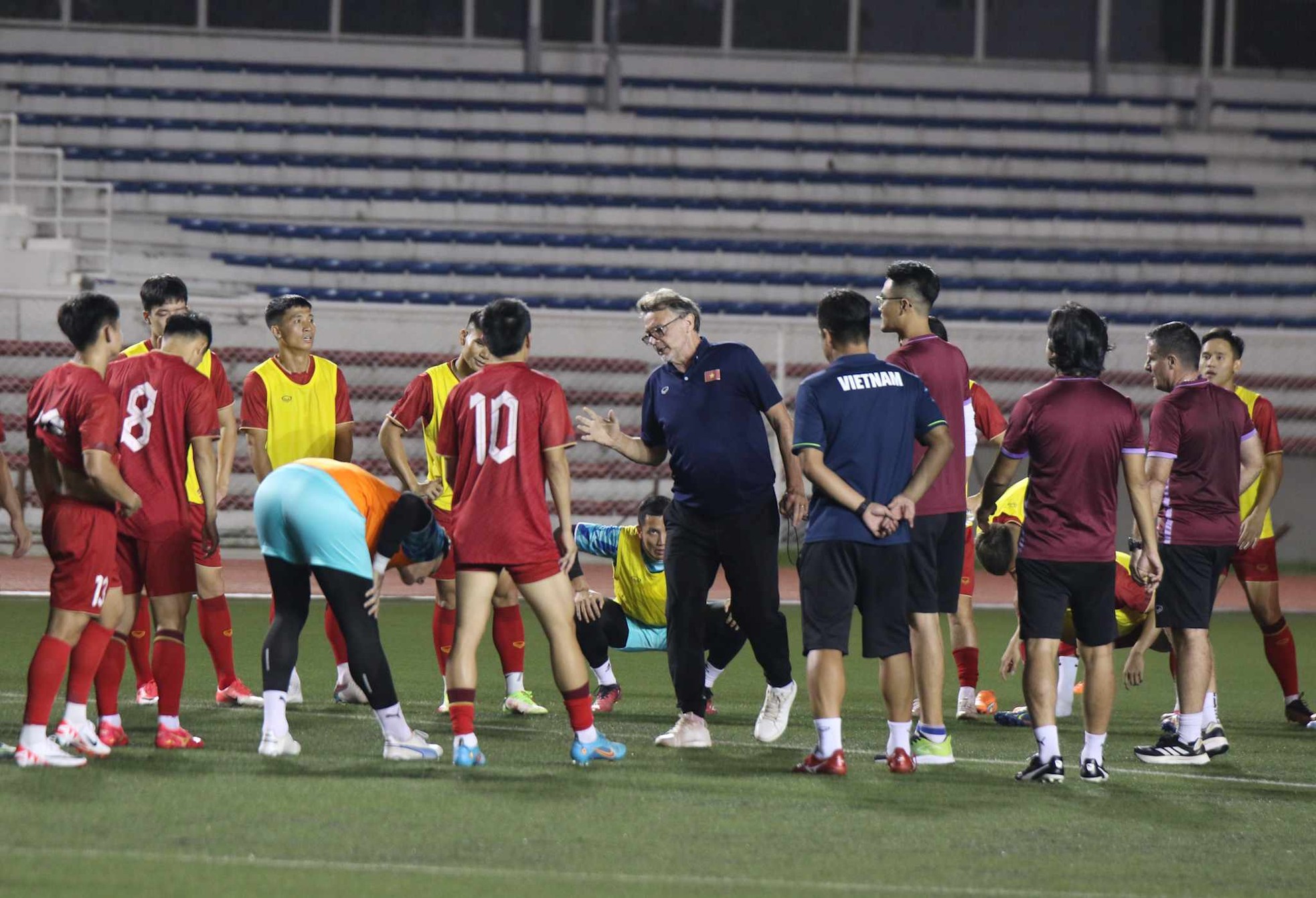 Chủ nhà Philippines ưu ái, tuyển Việt Nam lao vào tập luyện trước vòng loại World Cup 2026 ảnh 1