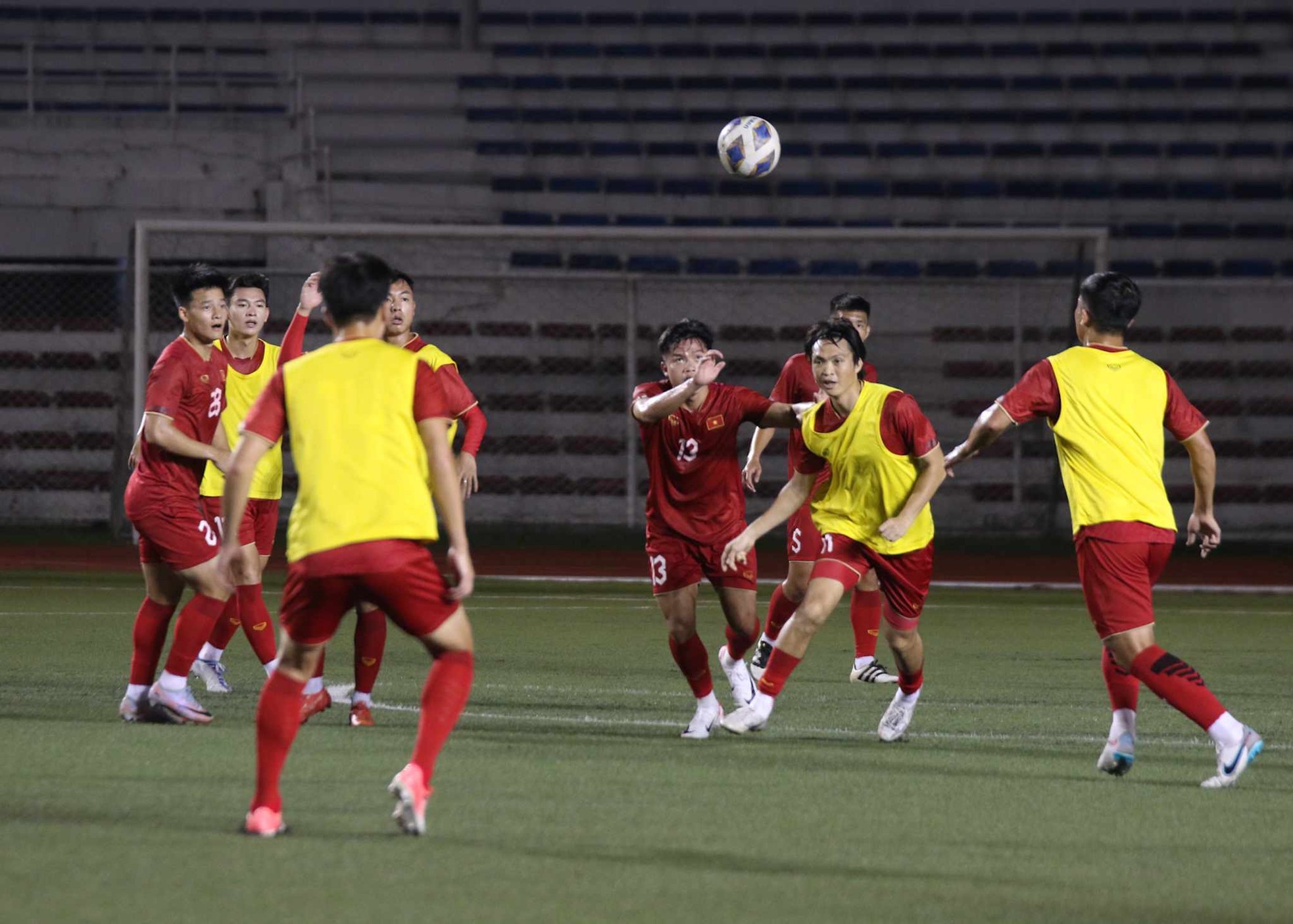 Chủ nhà Philippines ưu ái, tuyển Việt Nam lao vào tập luyện trước vòng loại World Cup 2026 ảnh 13