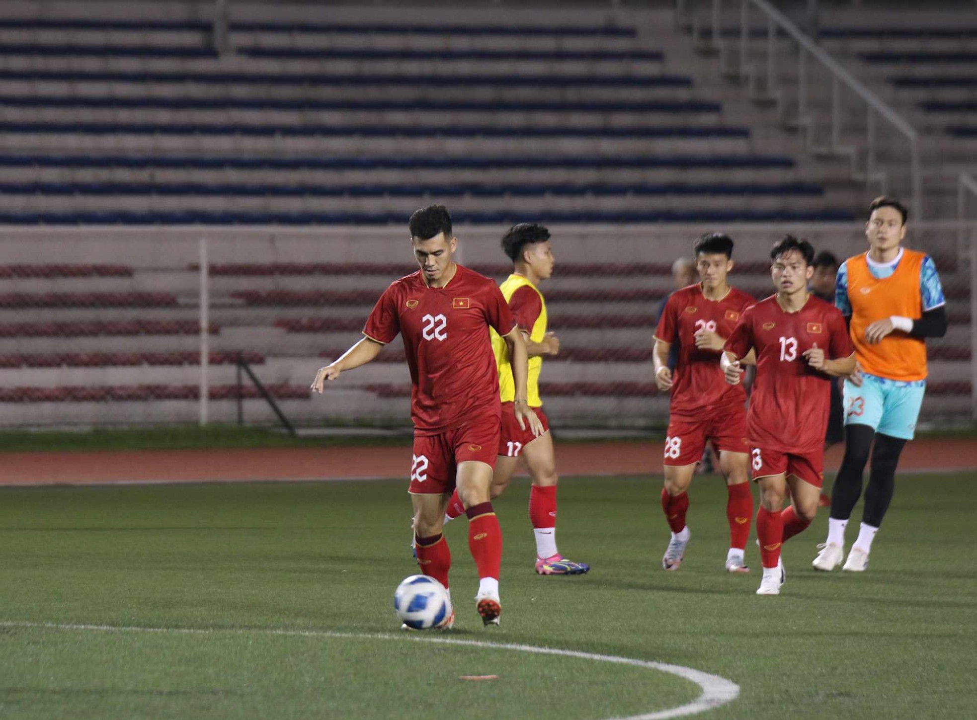 Chủ nhà Philippines ưu ái, tuyển Việt Nam lao vào tập luyện trước vòng loại World Cup 2026 ảnh 15