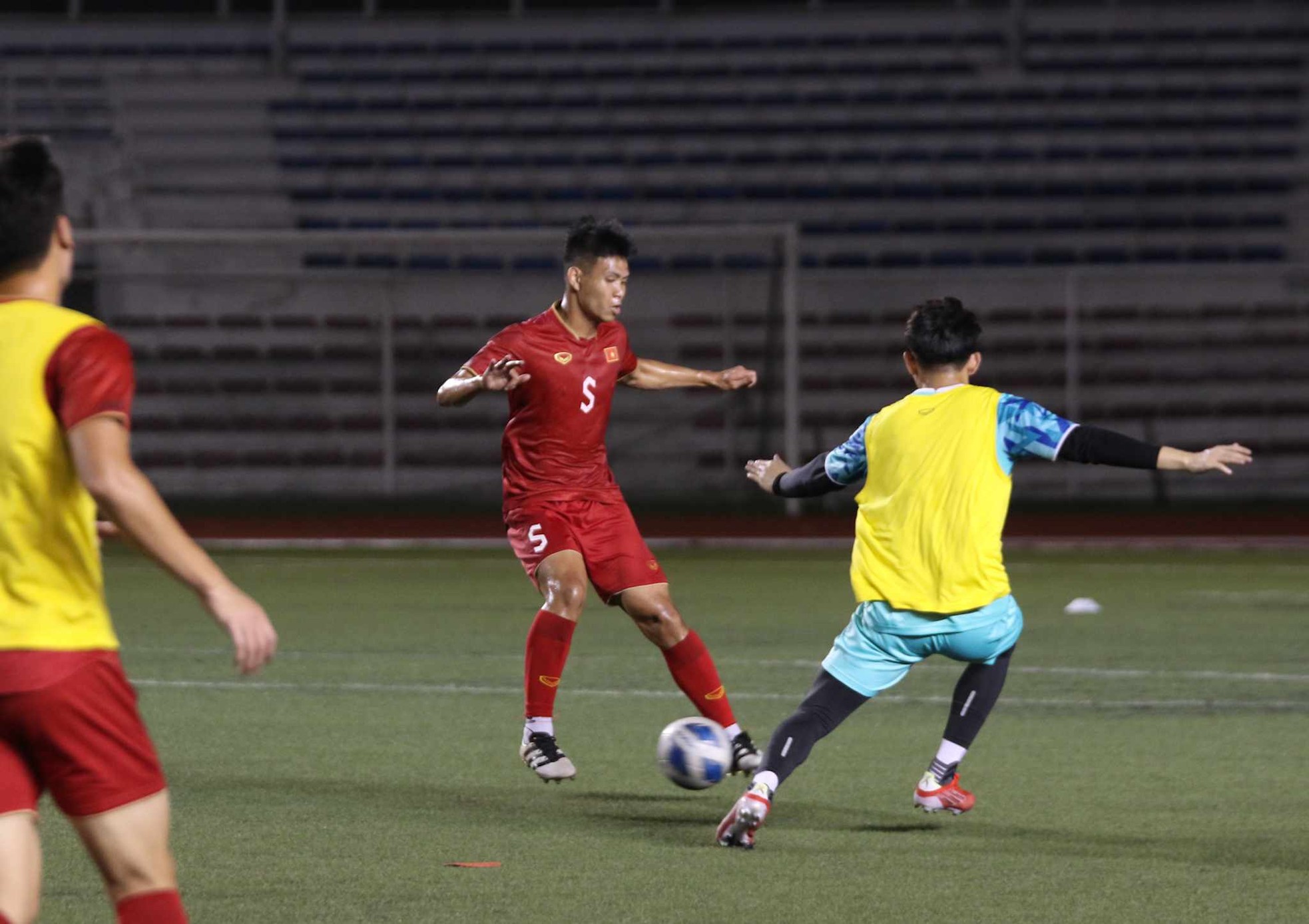 Chủ nhà Philippines ưu ái, tuyển Việt Nam lao vào tập luyện trước vòng loại World Cup 2026 ảnh 9