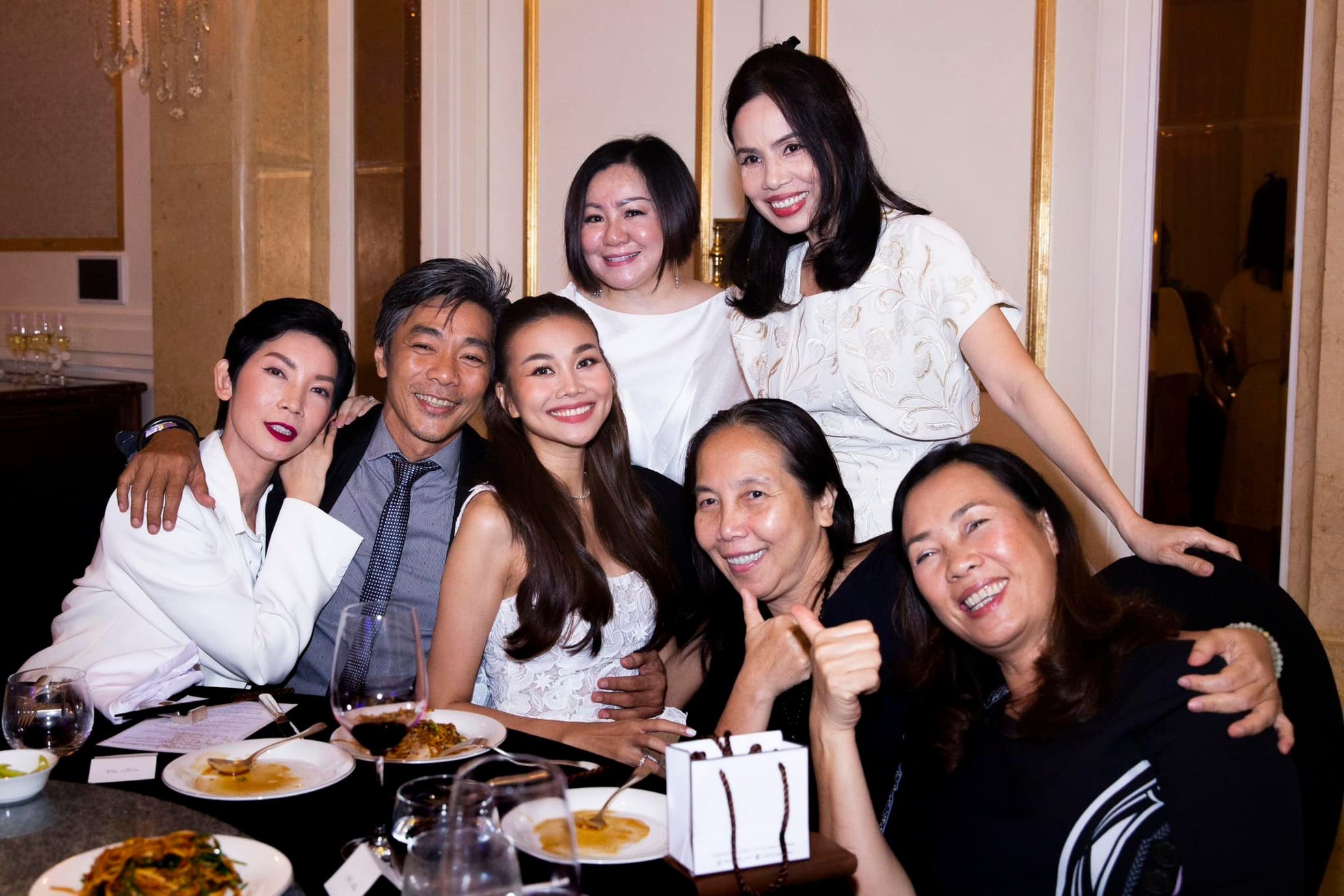 Giới showbiz đăng ảnh cưới Thanh Hằng ảnh 3