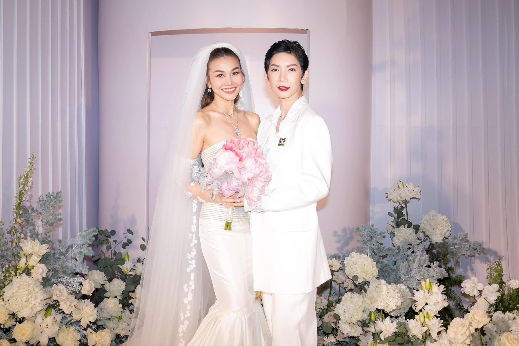 Giới showbiz đăng ảnh cưới Thanh Hằng ảnh 1
