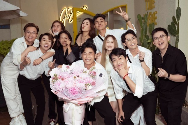 Dàn sao Việt dự lễ gia tiên của Puka và Gin Tuấn Kiệt ảnh 13