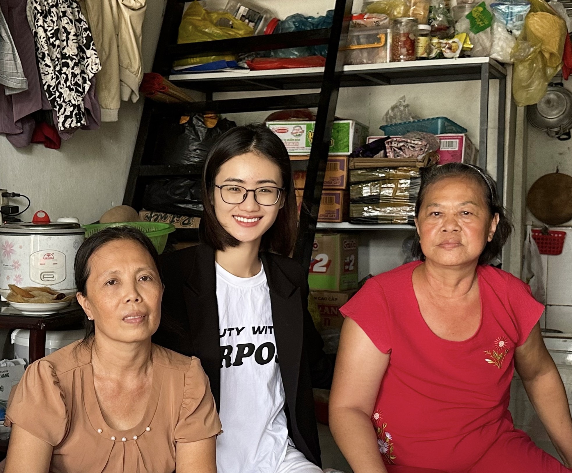 Thấy gì từ hai lần xin lỗi của Hoa hậu Ý Nhi ảnh 3