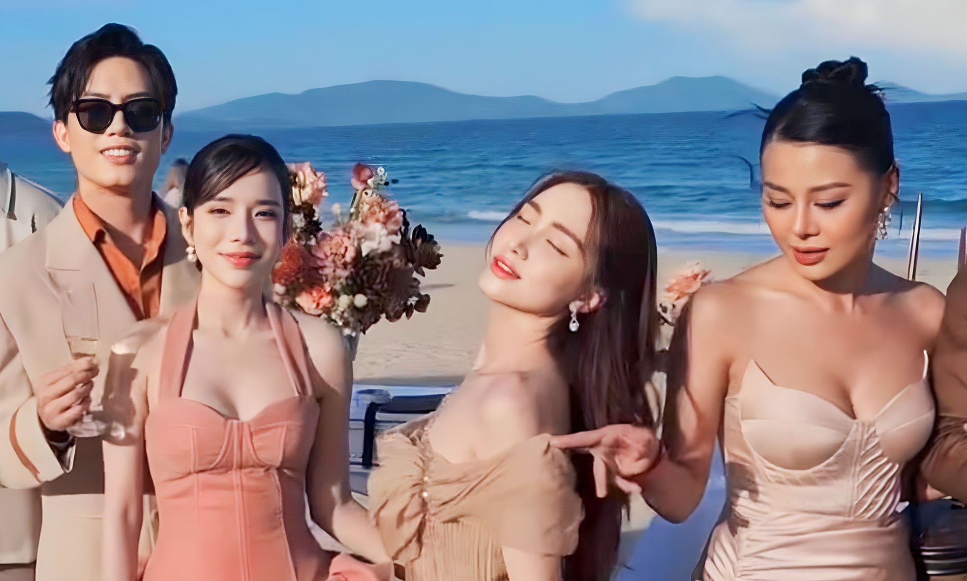Ảnh độc của dàn sao Việt trong tiệc cưới Puka - Gin Tuấn Kiệt ảnh 13