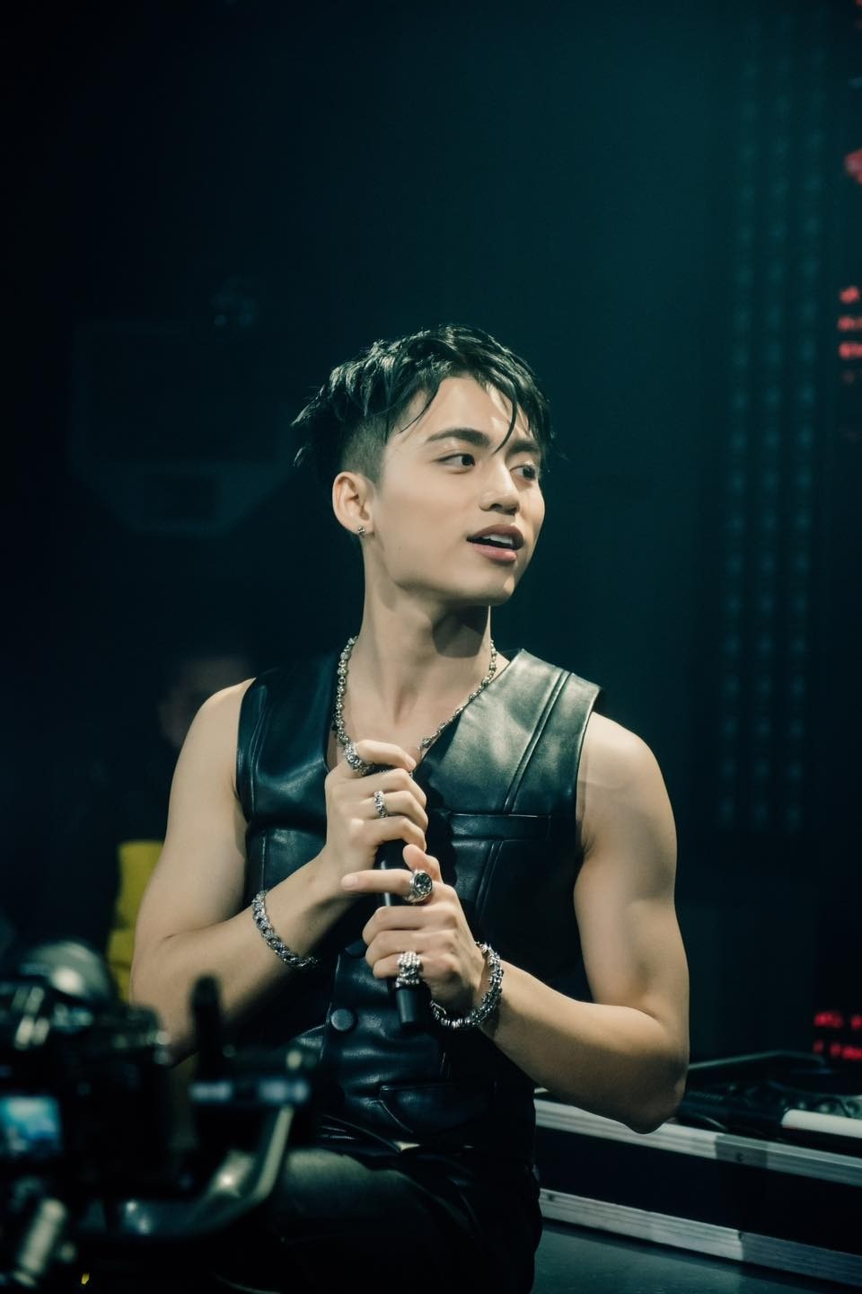 Hậu quả nghiêm trọng khi khán giả nữ quấy rối nghệ sĩ nam ở showbiz Việt ảnh 1