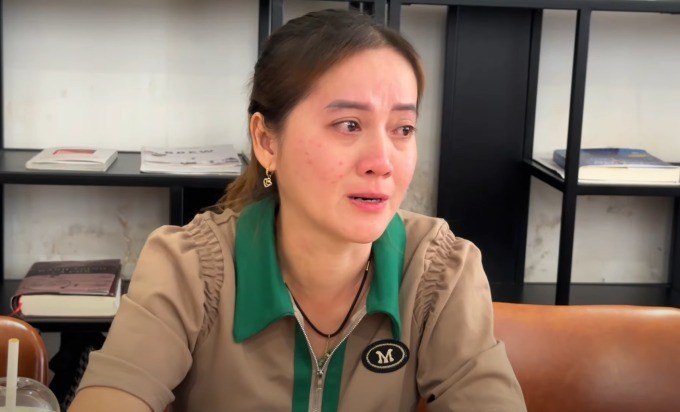 Showbiz 22/11: Nhạc trưởng Trần Nhật Minh vác Thanh Hằng lên vai ảnh 5