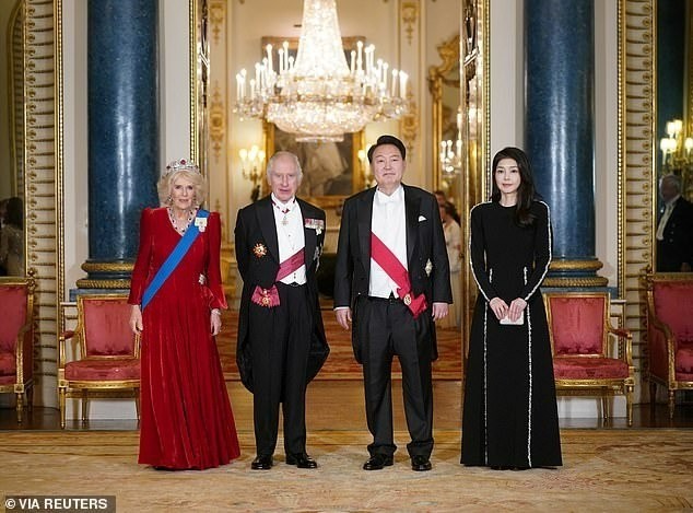 Đệ nhất Phu nhân Hàn Quốc được khen khi đứng cạnh Vương phi Kate ảnh 9