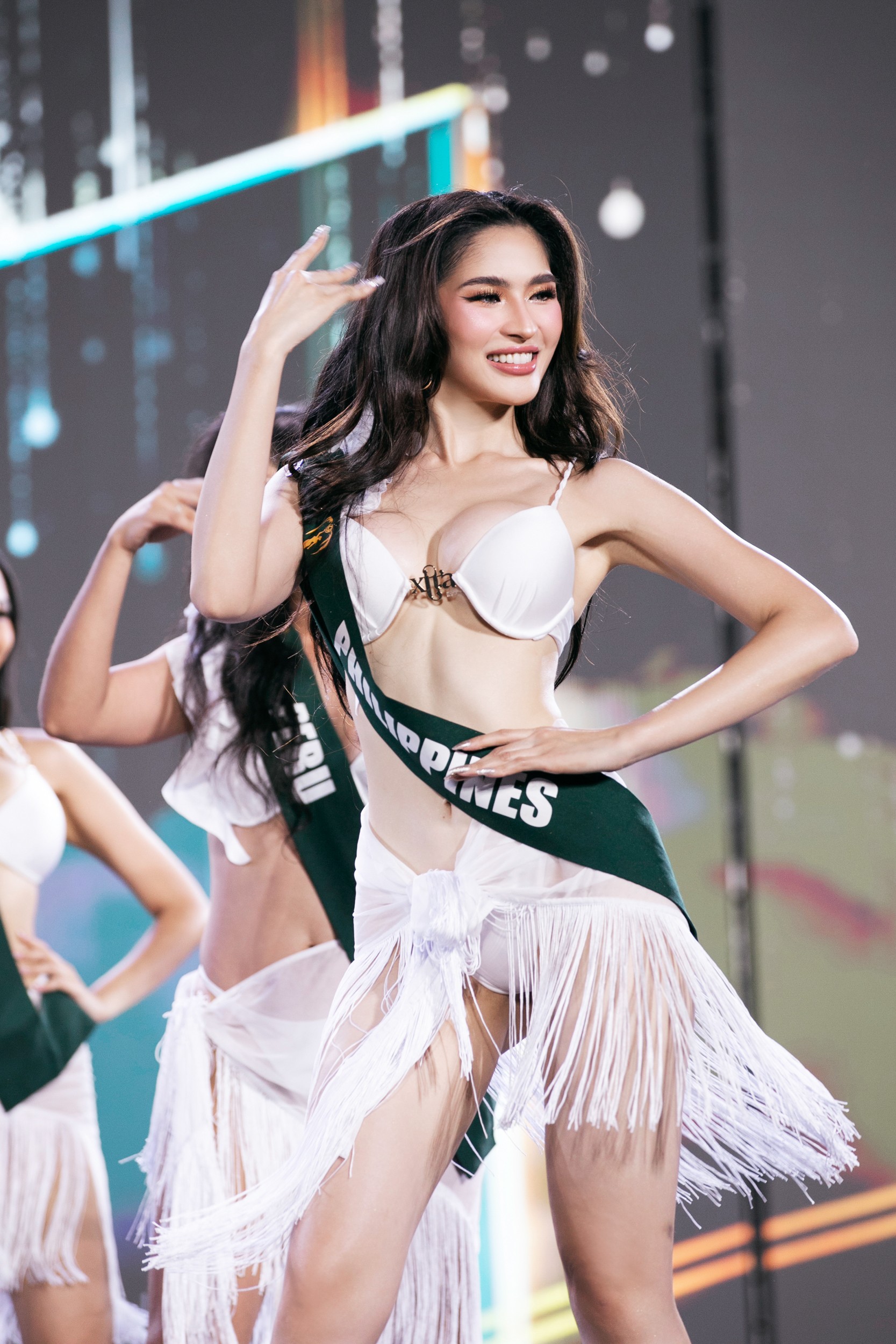 Biểu cảm không tin nổi của Đỗ Thị Lan Anh khi được gọi tên vào Top 4 Hoa hậu Trái Đất ảnh 5