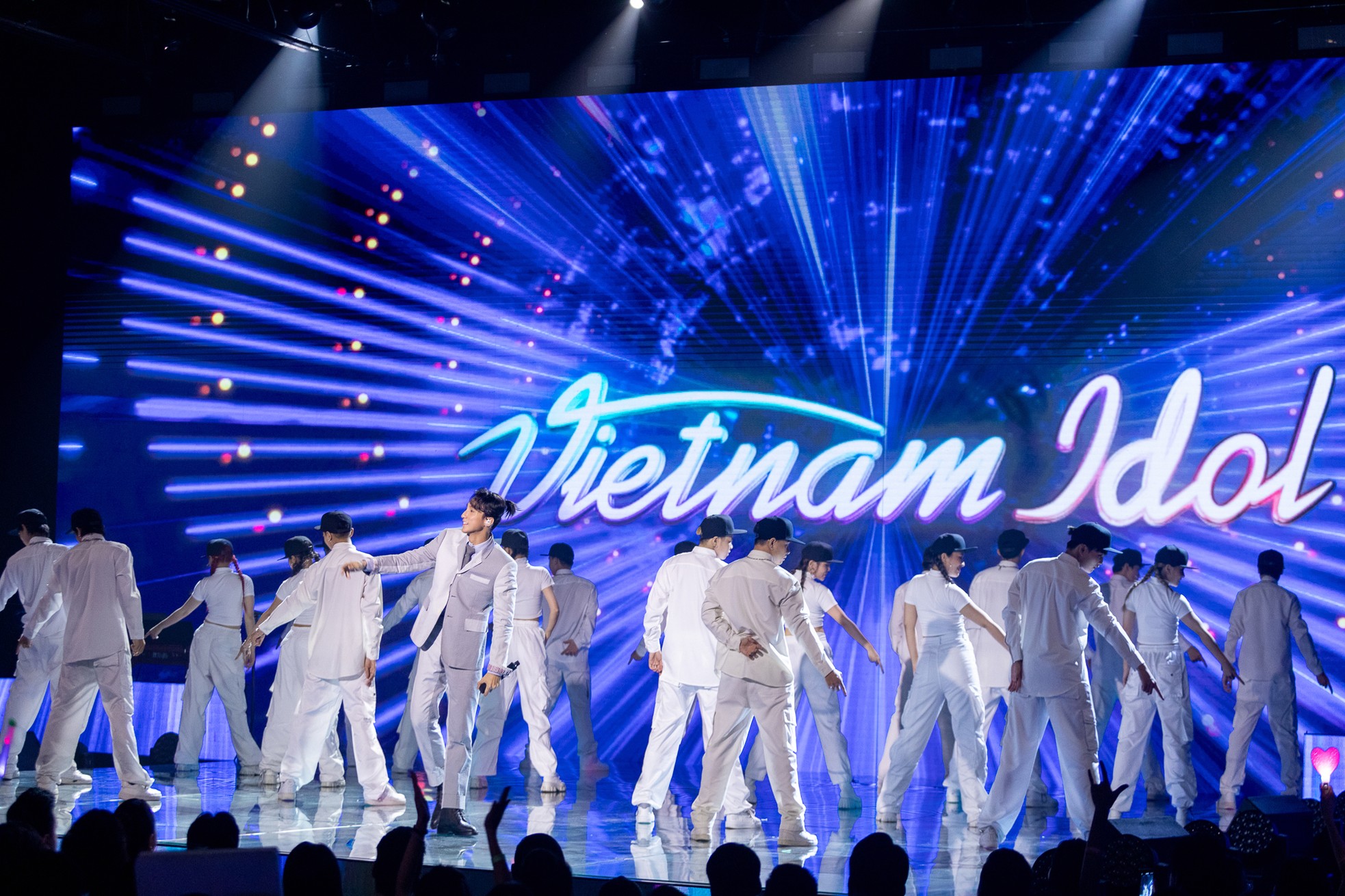 Sơn Tùng M-TP làm lu mờ thí sinh Vietnam Idol ảnh 4