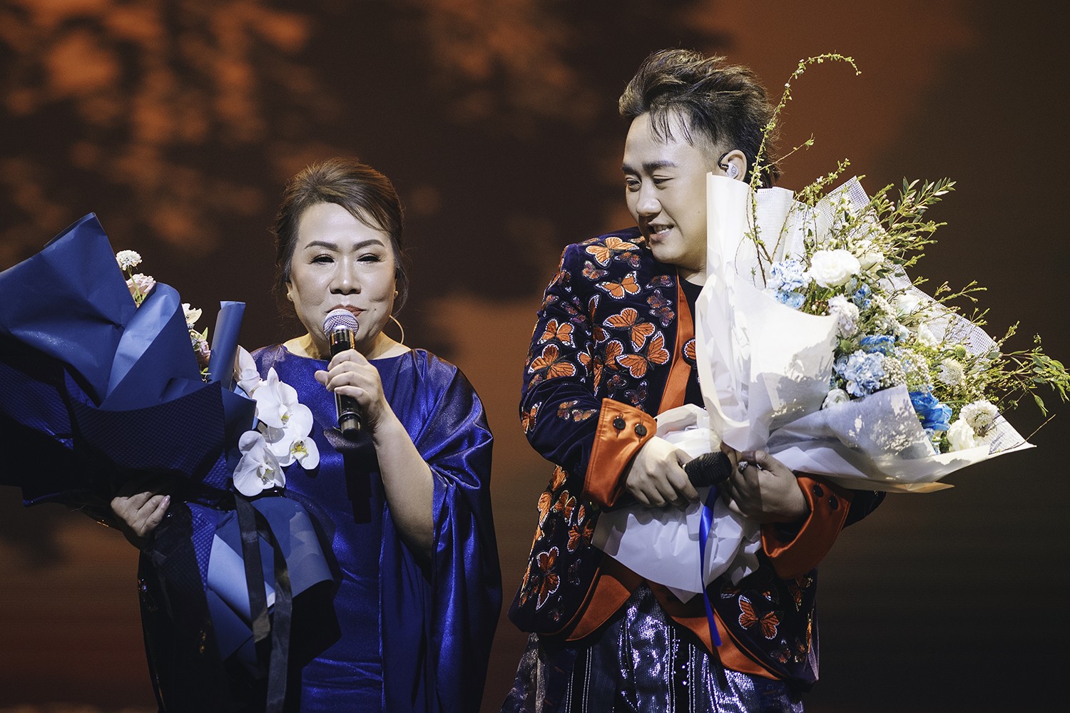 Live show của Trung Quân: Bất ngờ không chỉ ở giọng hát live ảnh 8
