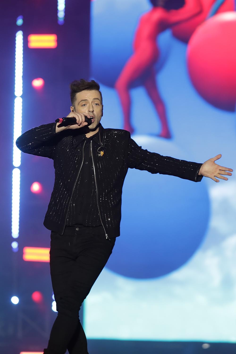 Đêm nhạc Westlife tại TP.HCM giữa phàn nàn ghế xấu, bị che khuất tầm nhìn ảnh 4