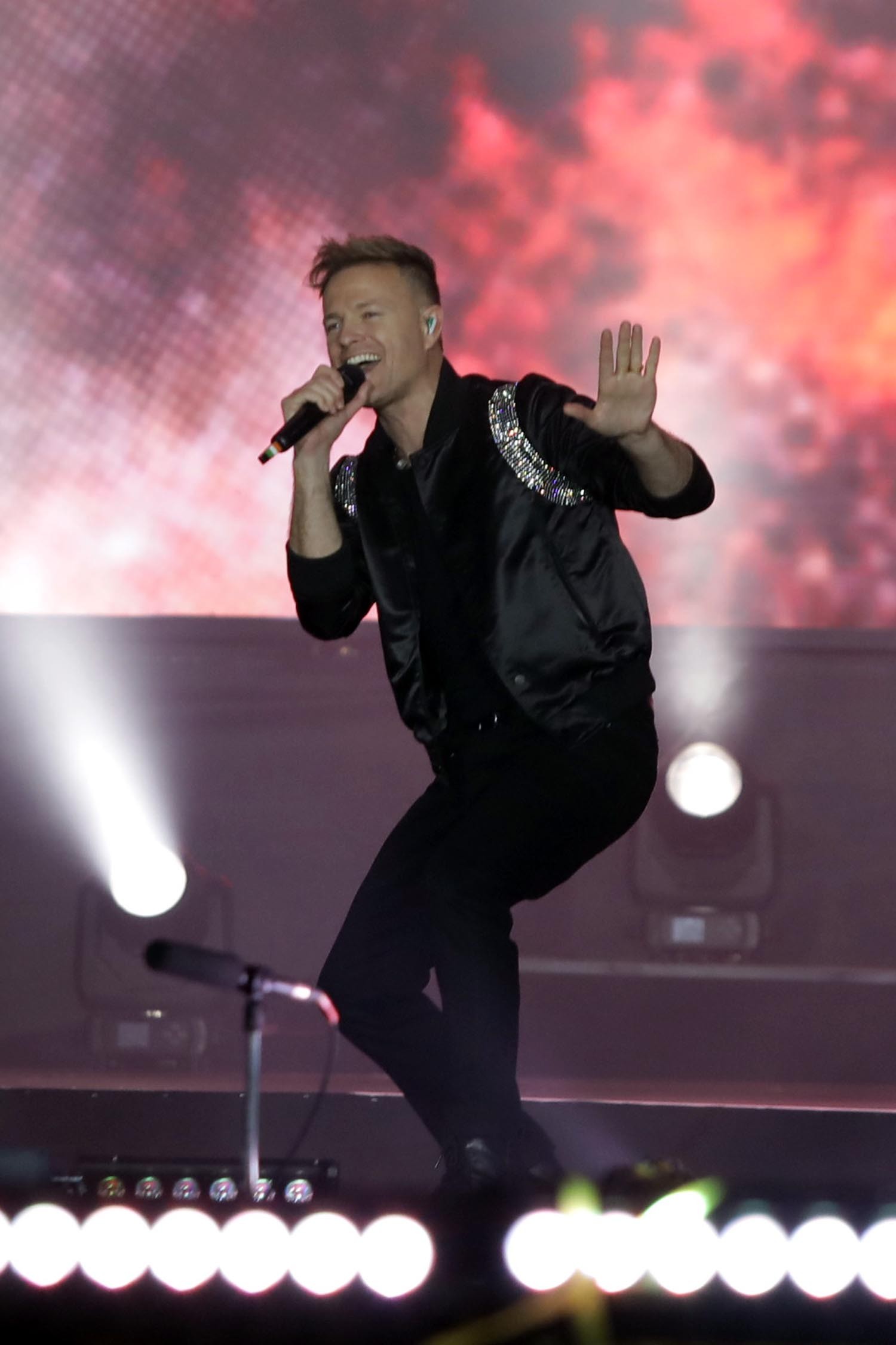 Đêm nhạc Westlife tại TP.HCM giữa phàn nàn ghế xấu, bị che khuất tầm nhìn ảnh 6