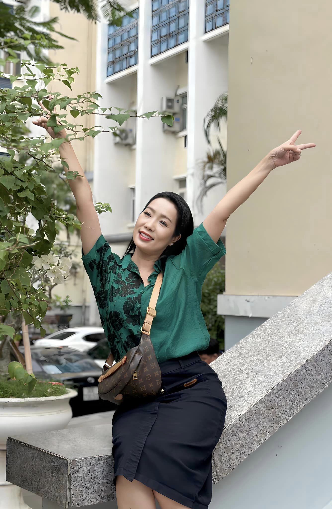 Á hậu Việt Nam đầu tiên được phong Nghệ sĩ Nhân dân ảnh 7