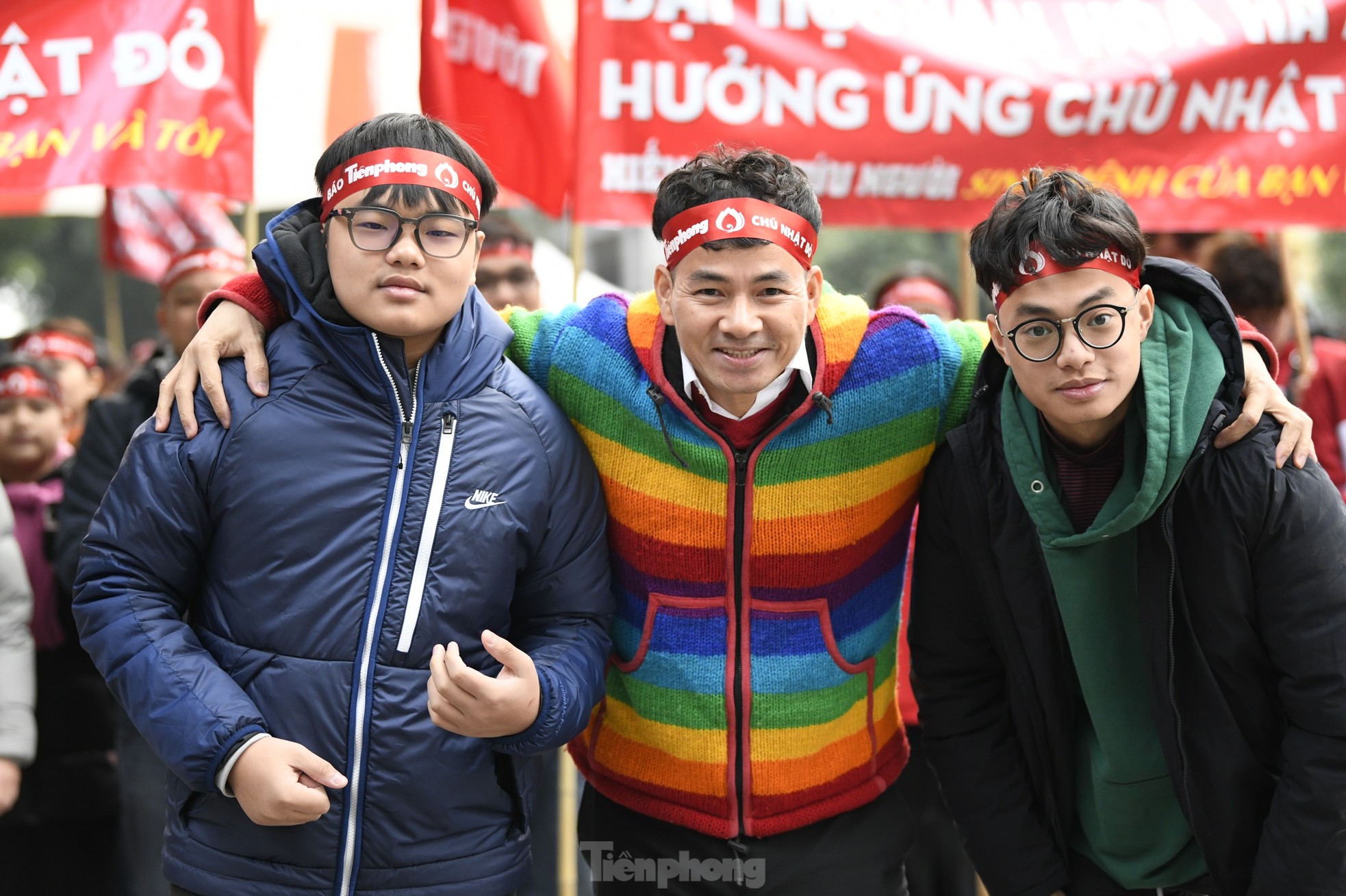 NSND Minh Hòa, NSƯT Xuân Bắc cùng dàn nghệ sĩ, hoa hậu ở Chủ Nhật Đỏ 2024 ảnh 1