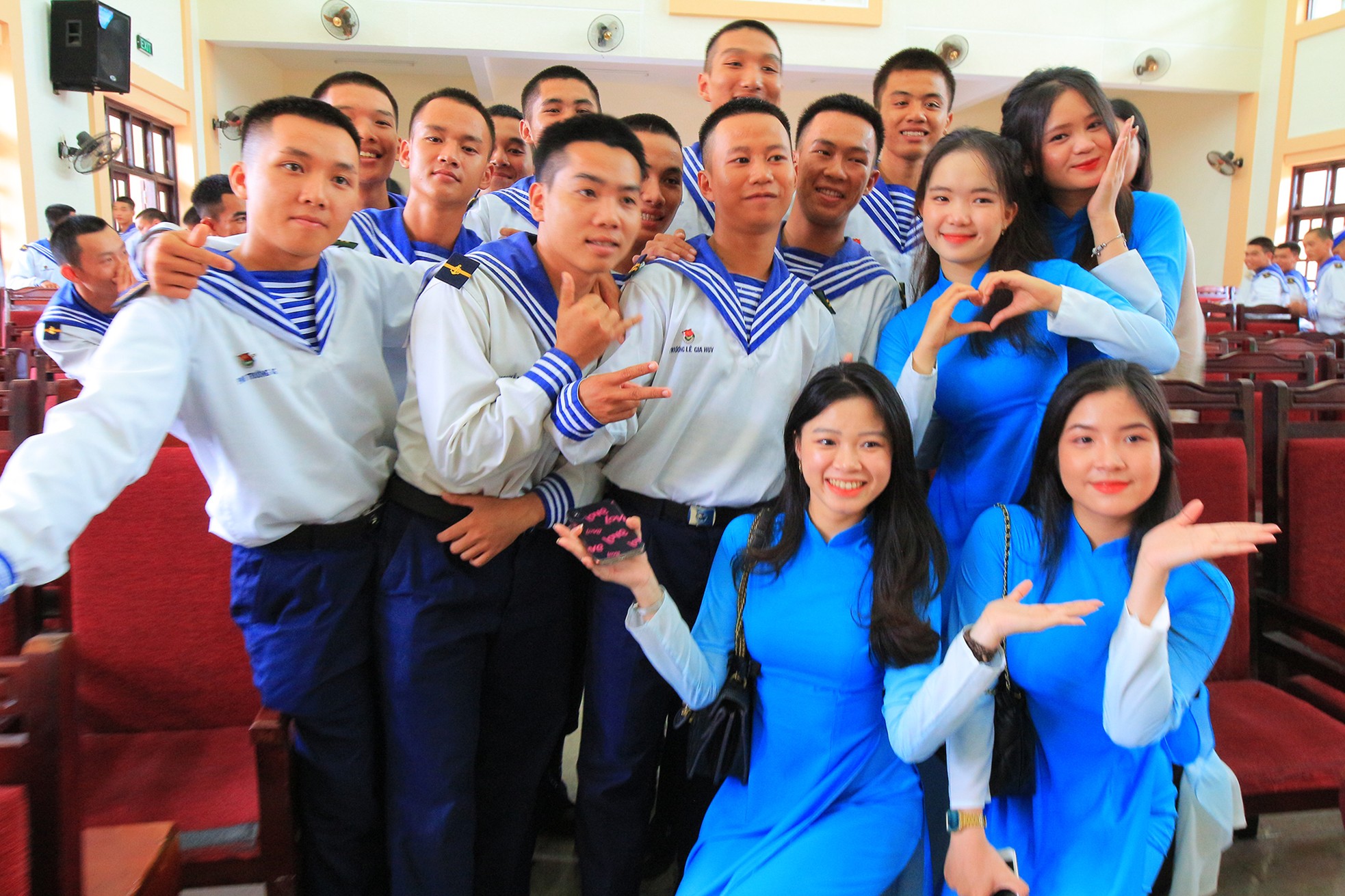 ĐH Duy Tân thăm, giao lưu, tặng quà CBCS Vùng 4 Hải quân ảnh 6