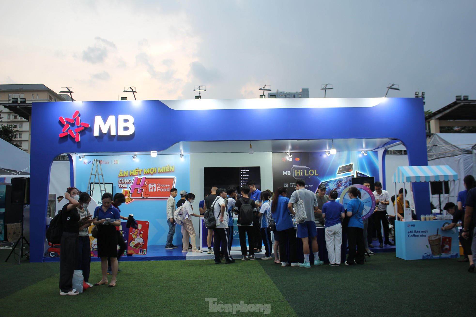 Độc lạ các kiểu check-in tại gian hàng Ngày Thẻ Việt Nam ảnh 10