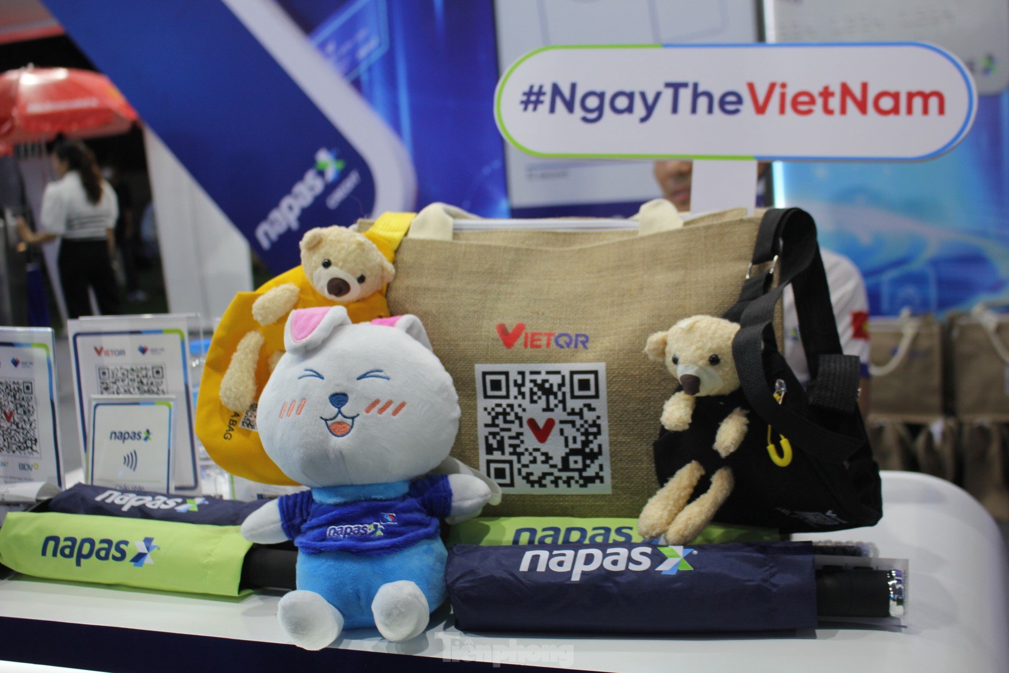 Độc lạ các kiểu check-in tại gian hàng Ngày Thẻ Việt Nam ảnh 6