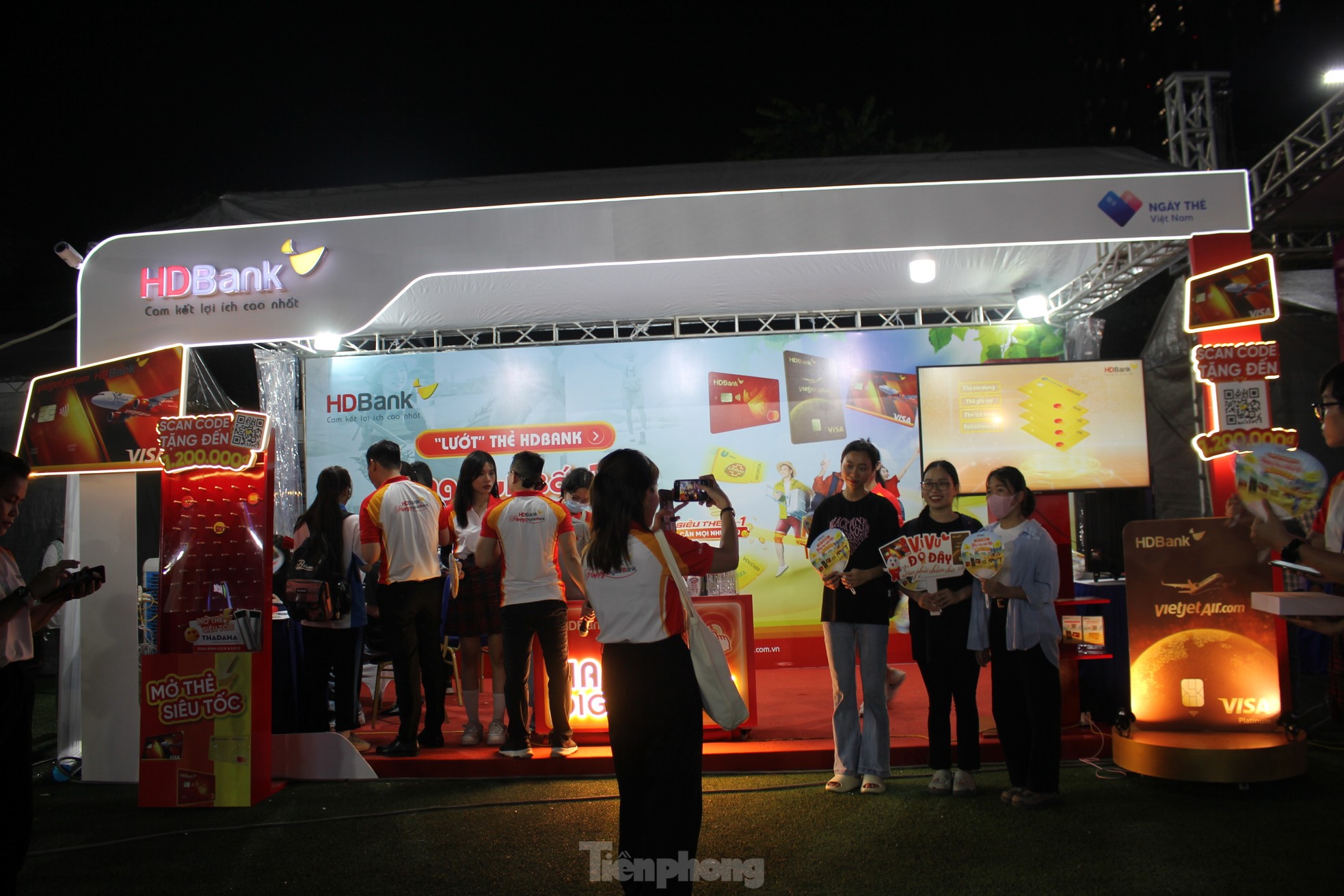 Độc lạ các kiểu check-in tại gian hàng Ngày Thẻ Việt Nam ảnh 18
