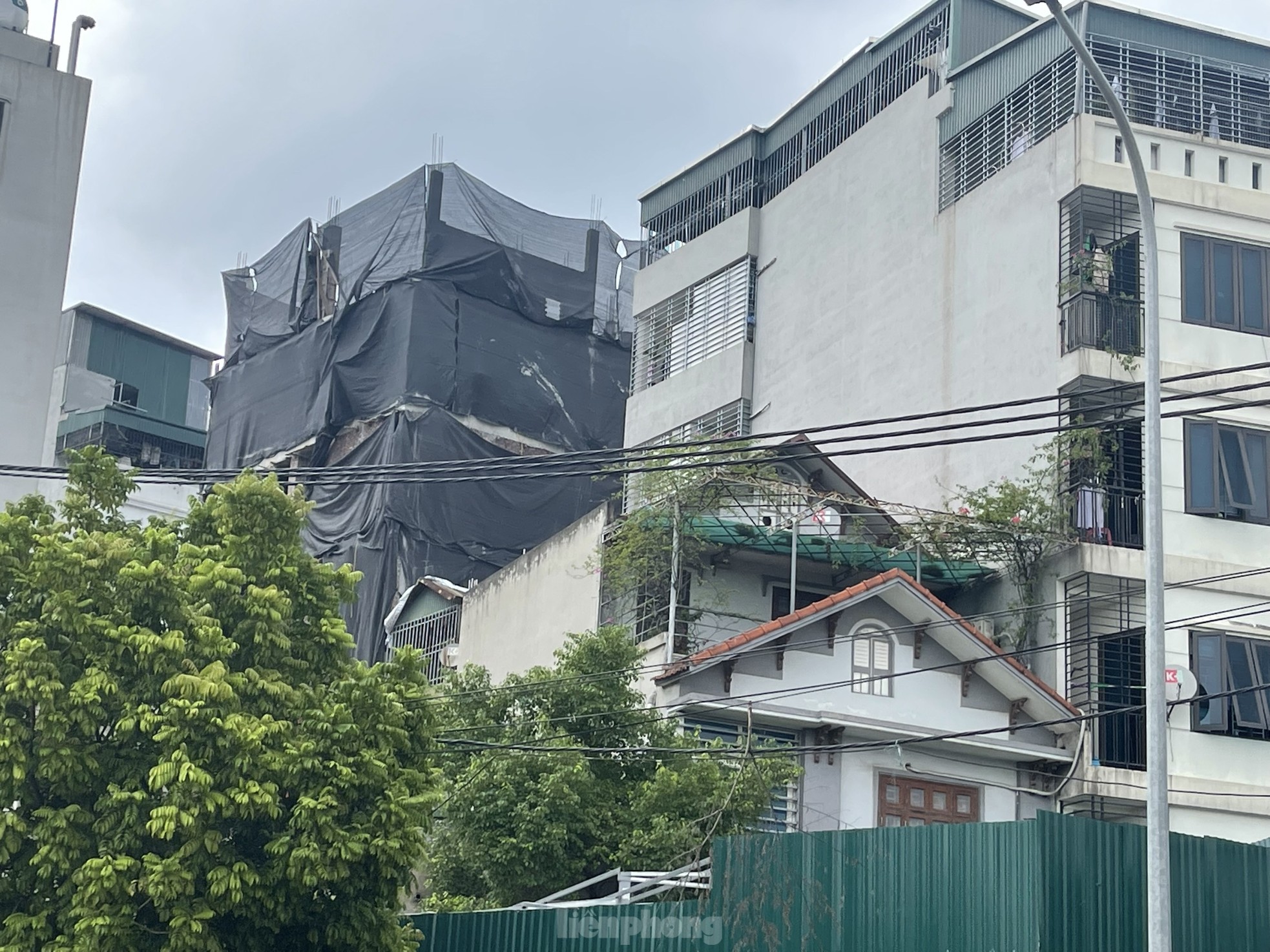 'Đại công trường' chung cư mini cấp tập xây dựng cả ngày lẫn đêm sau vụ cháy ảnh 1