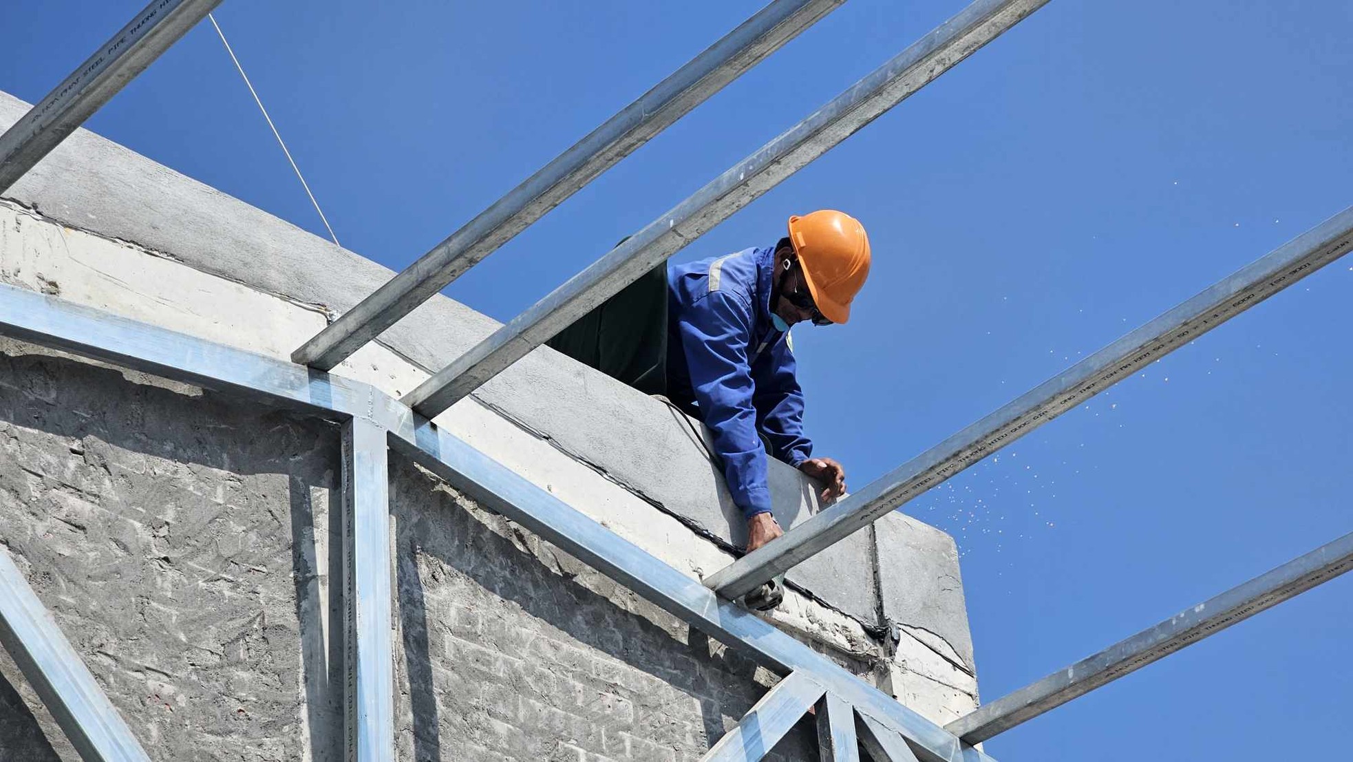 Bắt đầu tháo dỡ chung cư mini 'xây chui' gần 200 căn hộ, đình chỉ hoạt động ảnh 21