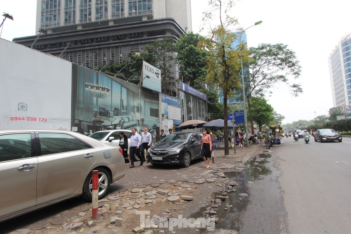 Sắp có kết quả xử lý vi phạm quy hoạch xây dựng cao ốc hai bên đường Lê Văn Lương ảnh 10