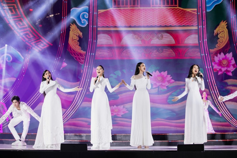 Trang phục Dân tộc độc đáo, mang cảm hứng về tương lai tại Miss Cosmo Vietnam 2023 ảnh 1