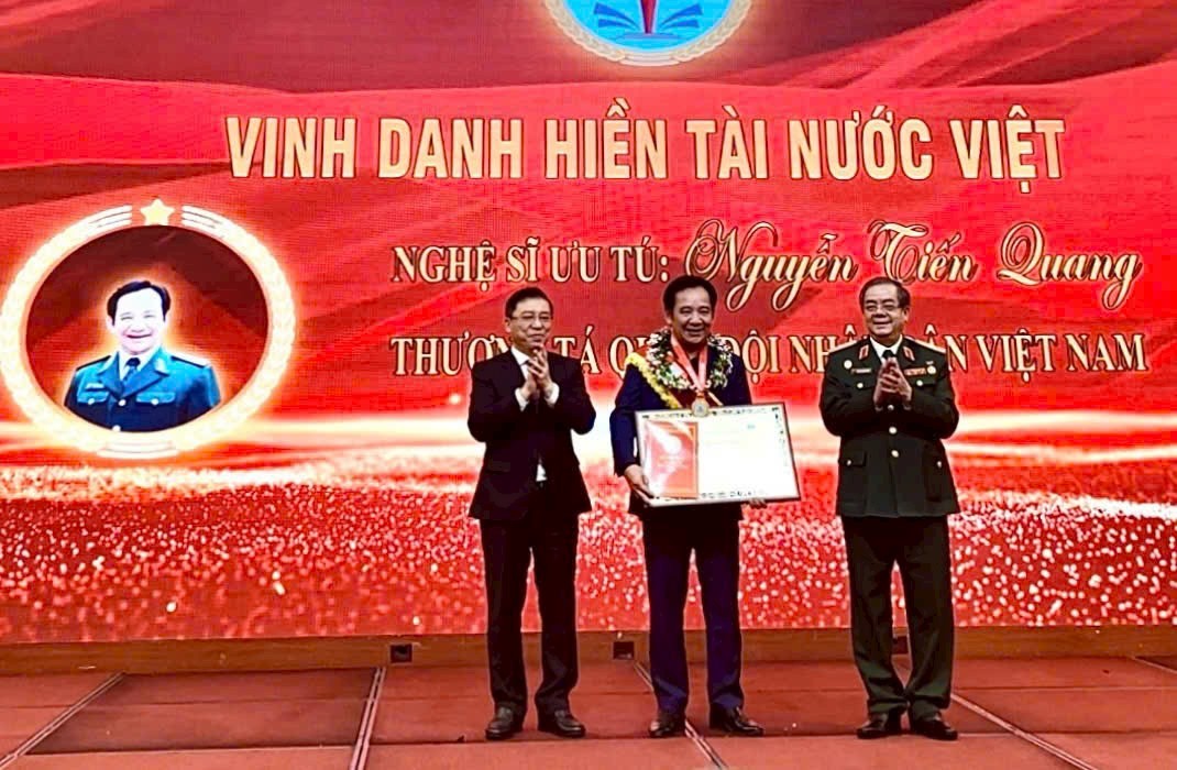 NSƯT Nguyễn Tiến Quang tại lễ vinh danh hiền tài nước Việt.